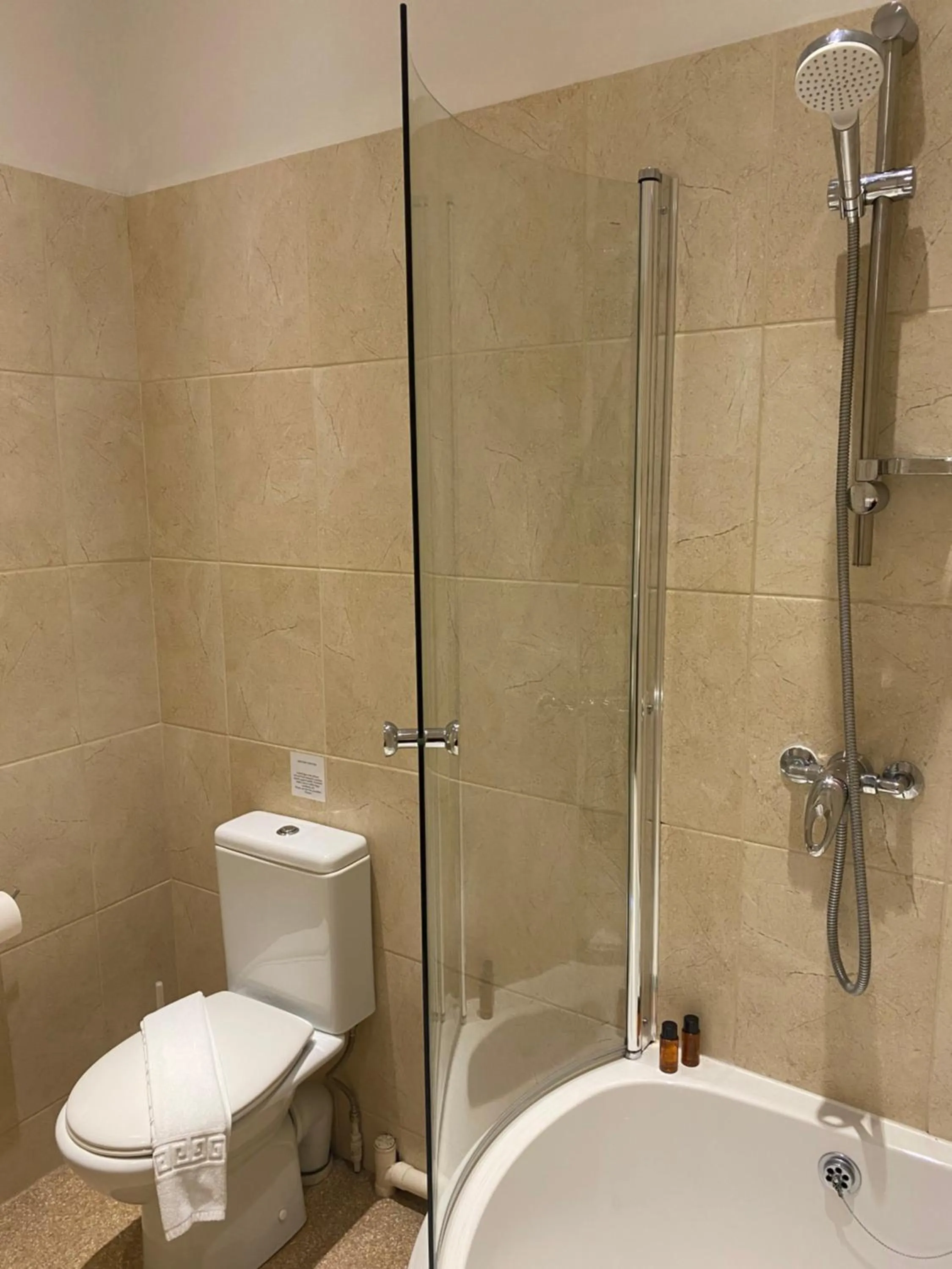 Shower in The Tudor Hotel