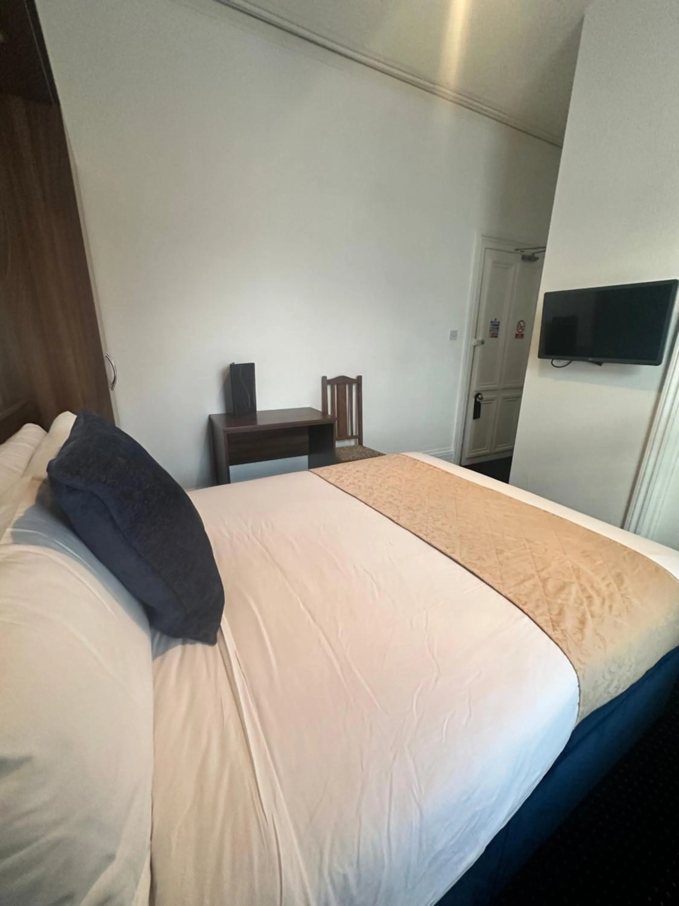 Bed in The Tudor Hotel