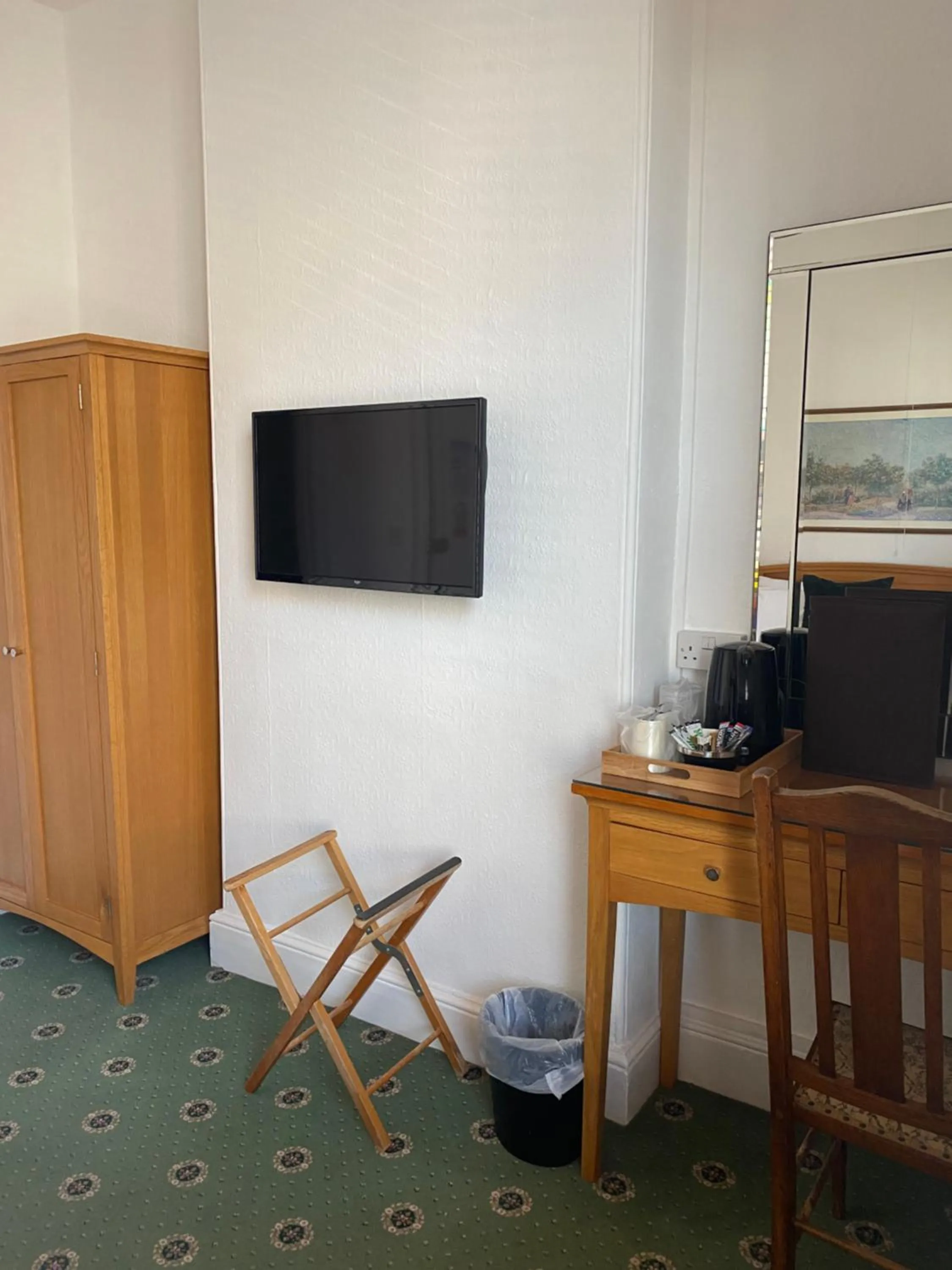 TV and multimedia in The Tudor Hotel