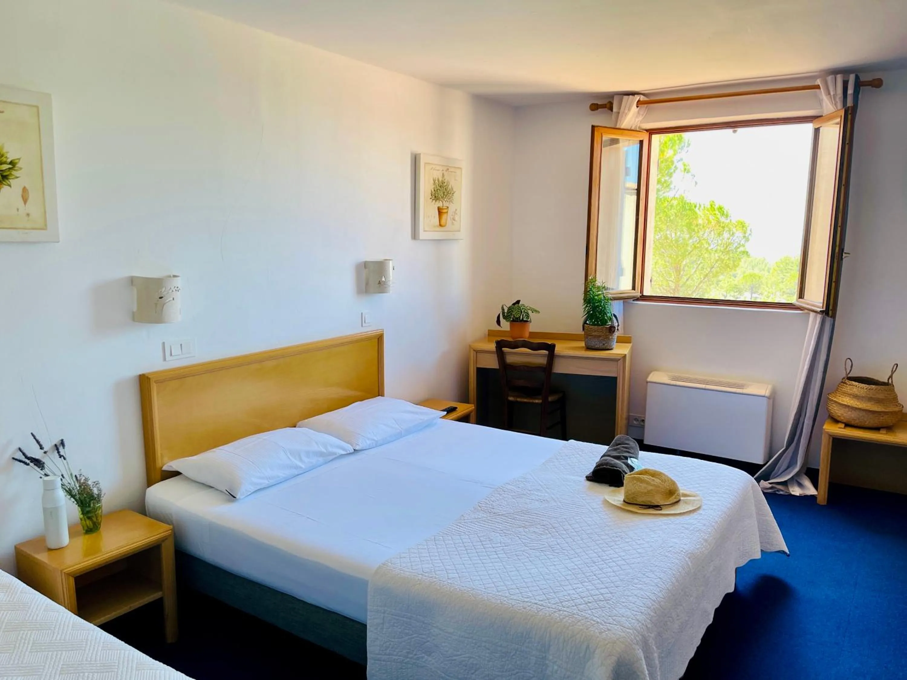 Photo of the whole room, Bed in Le Mas des Collines