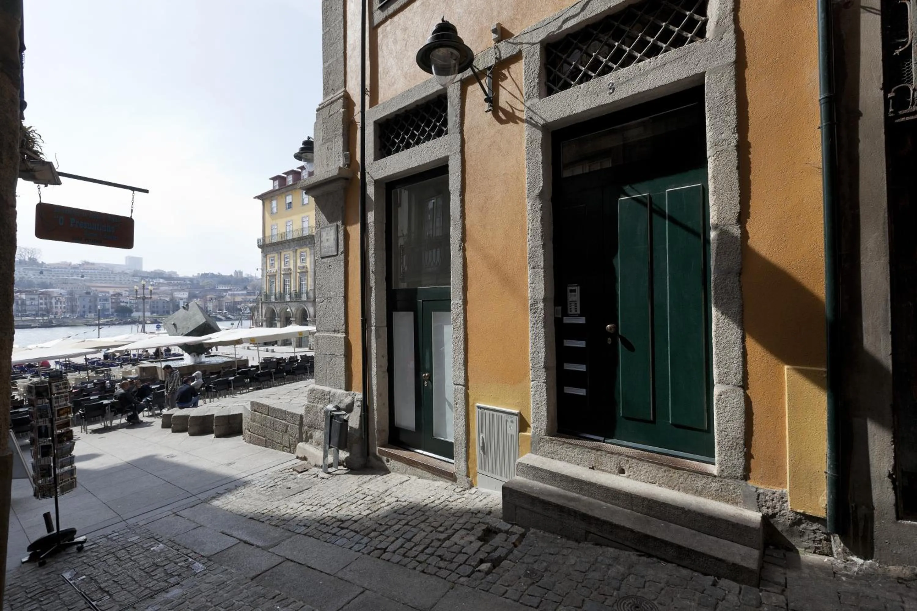 Facade/entrance in PortoSense Ribeira