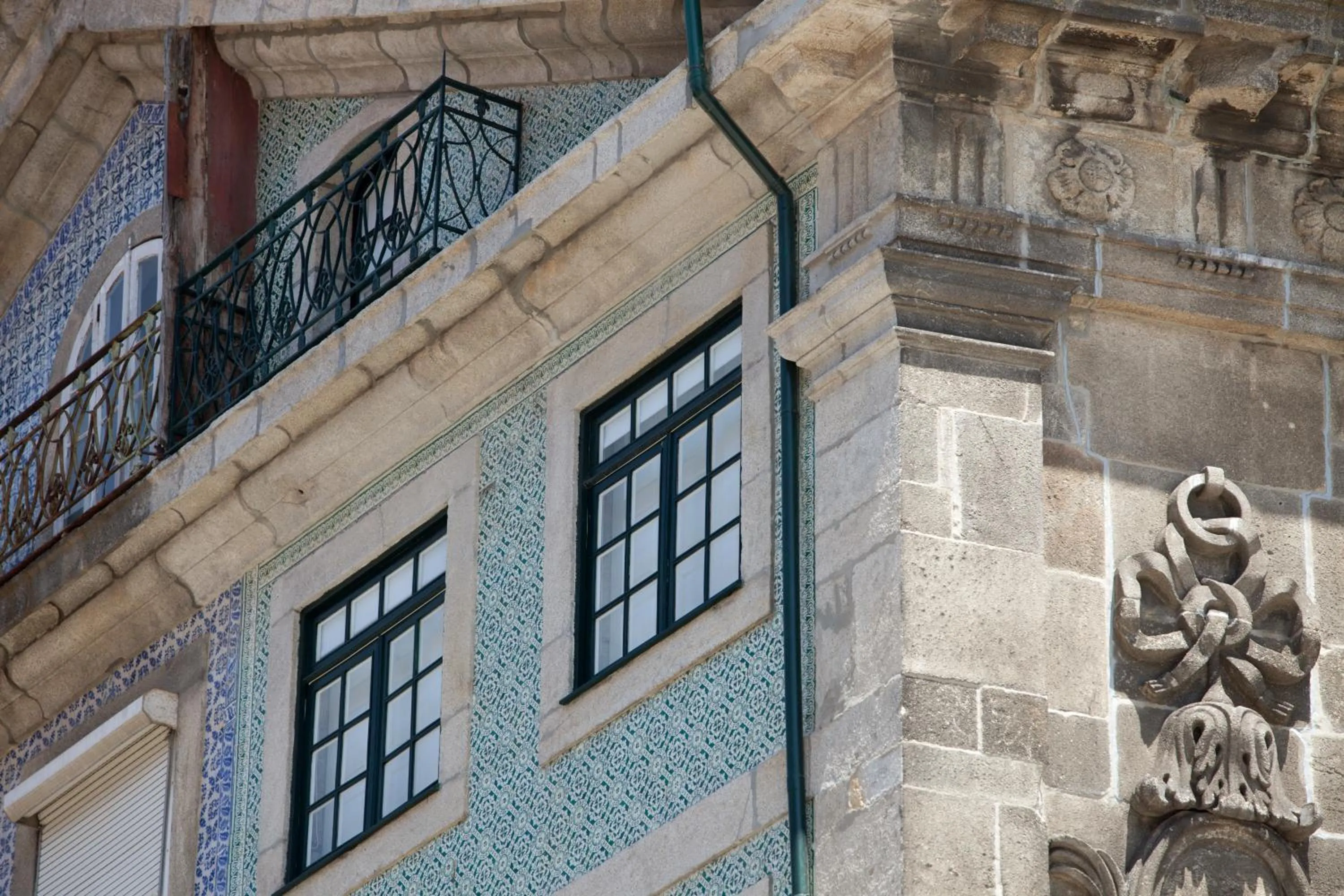 Property building in PortoSense Ribeira