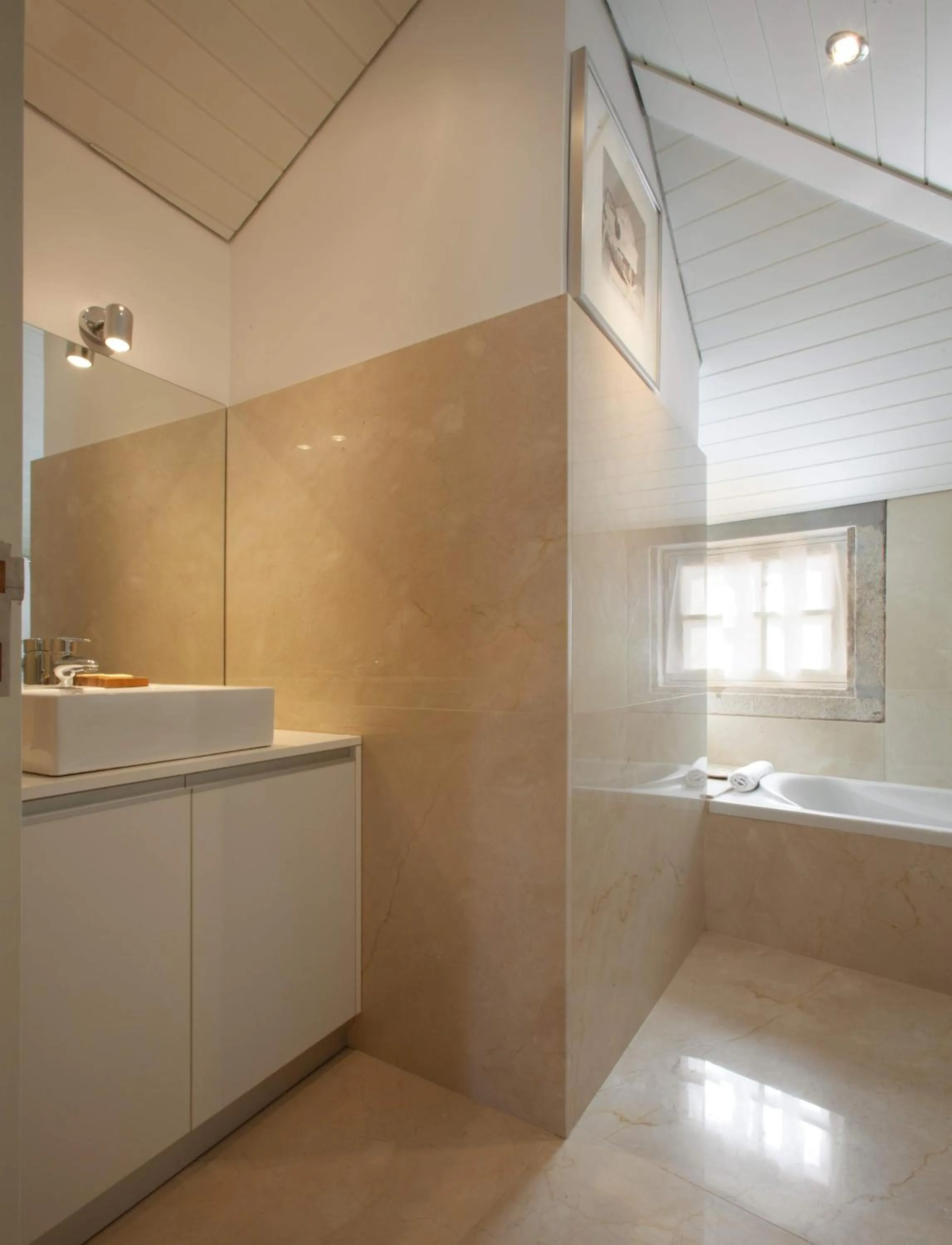 Bathroom in PortoSense Ribeira