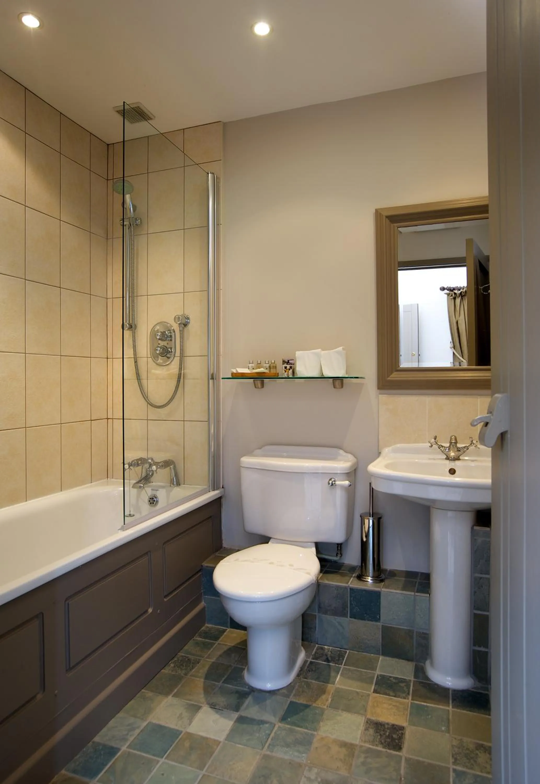 Bathroom in Halfway Bridge