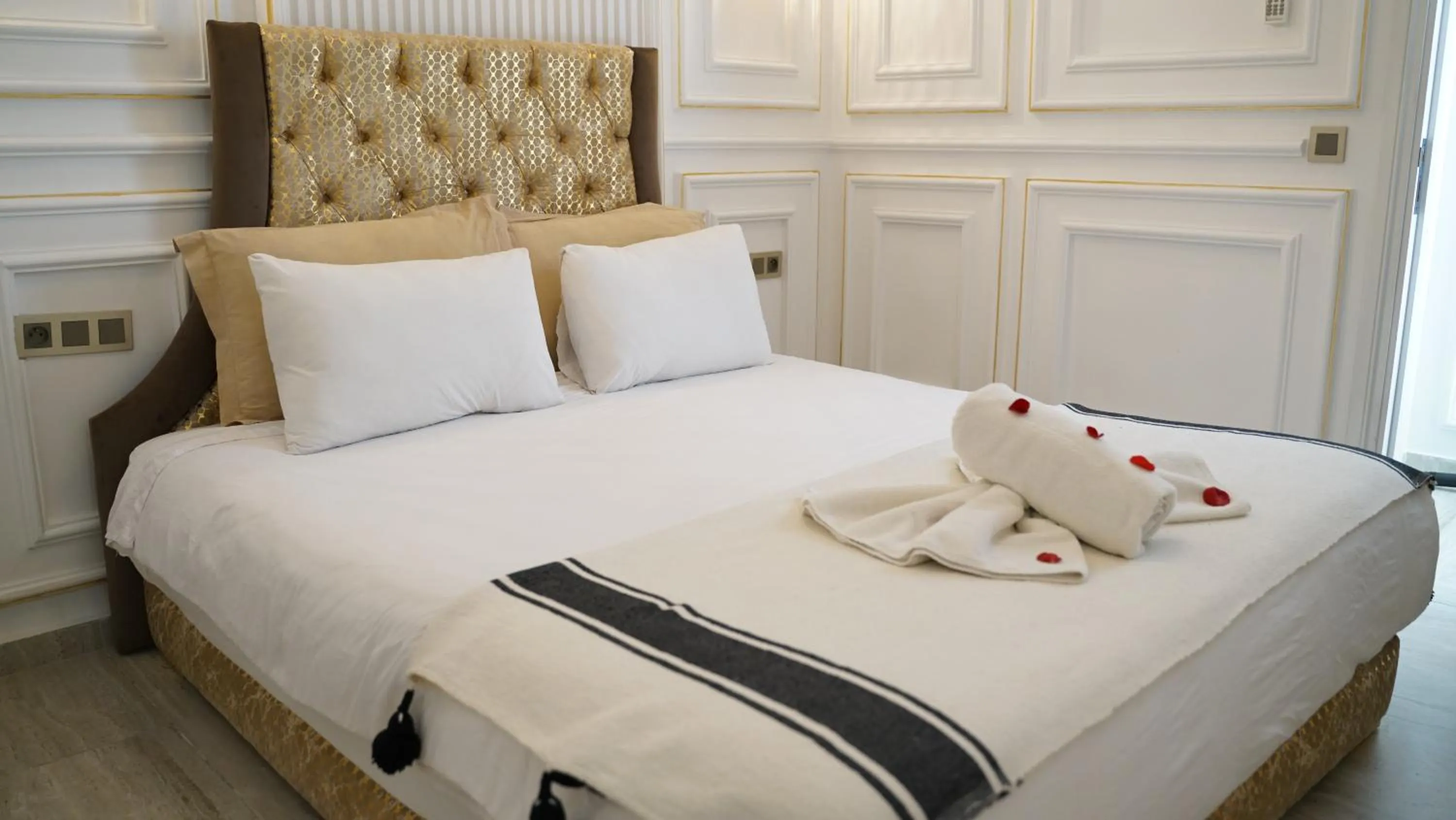 Bed in Riad Les Oliviers & Spa