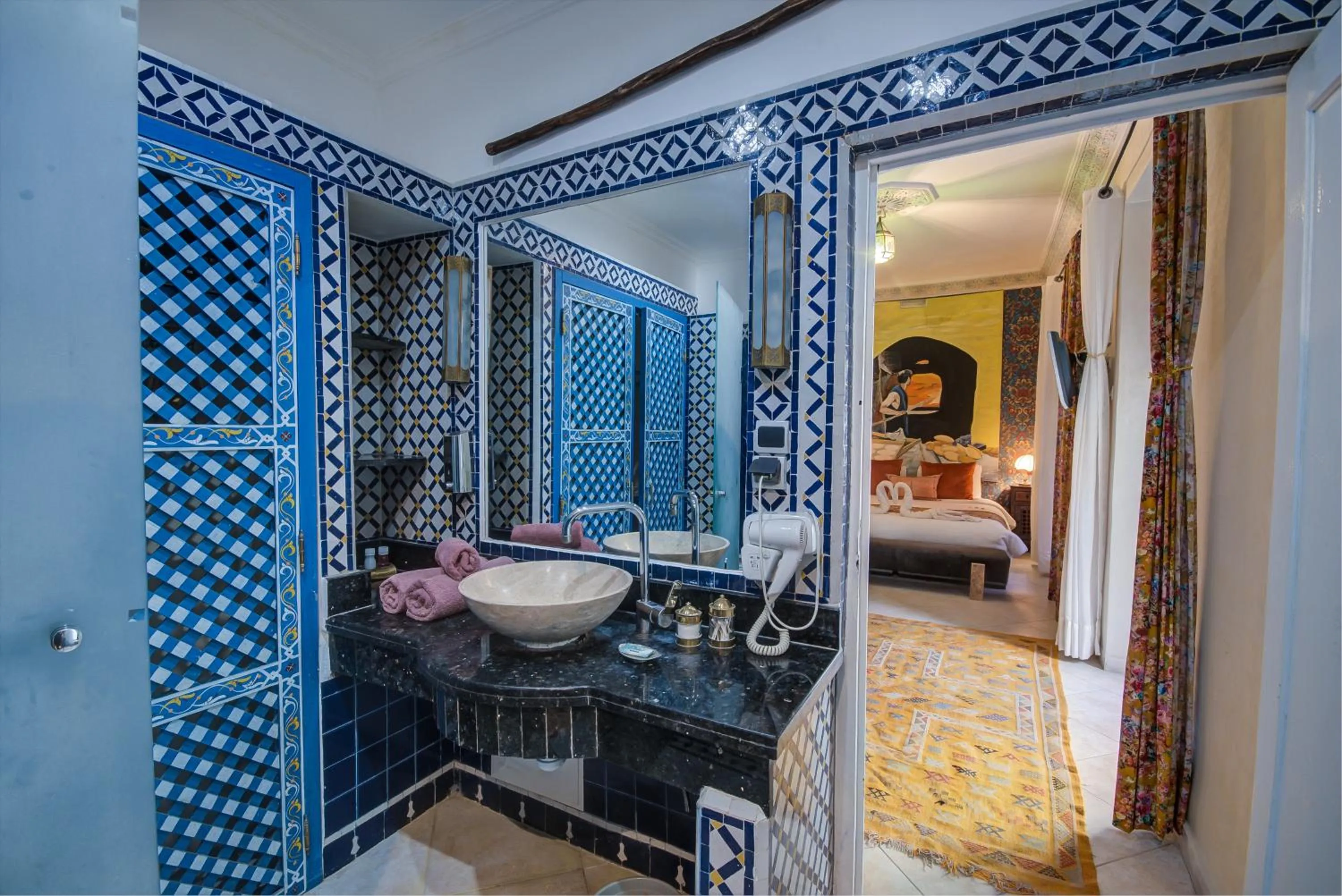 Bathroom, Bed in Riad Les Oliviers & Spa