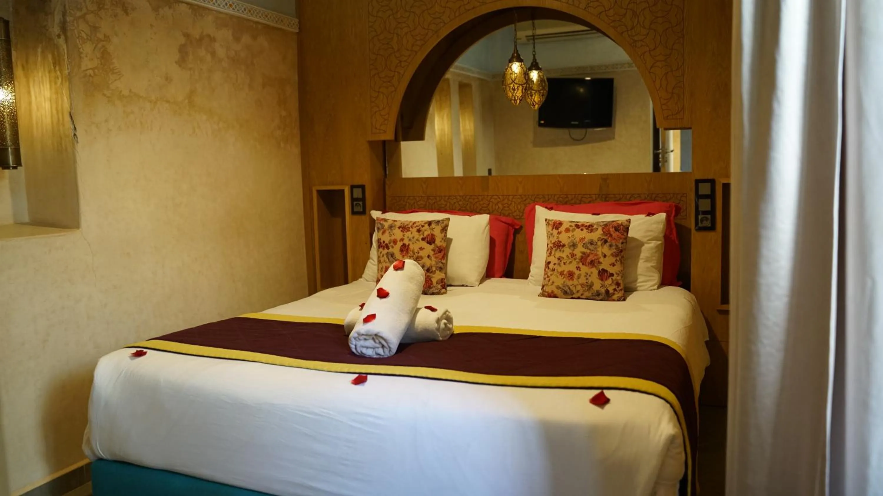 Bed in Riad Les Oliviers & Spa