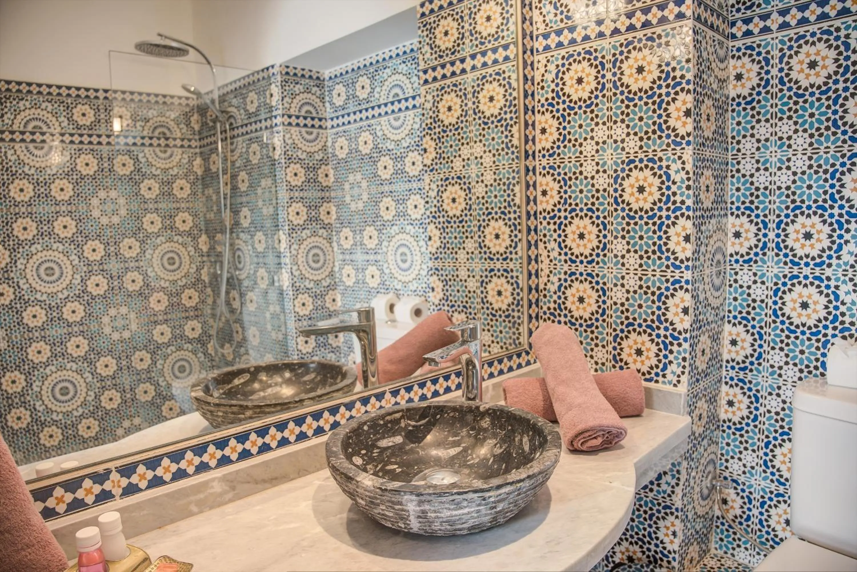 Bathroom in Riad Les Oliviers & Spa