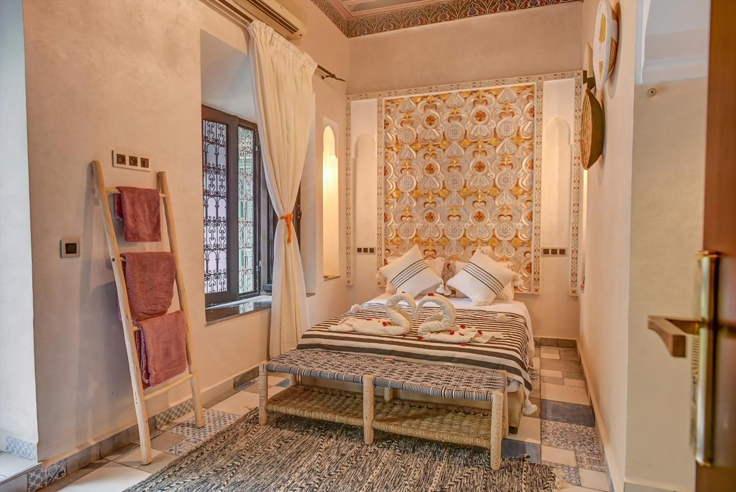 Photo of the whole room, Bed in Riad Les Oliviers & Spa
