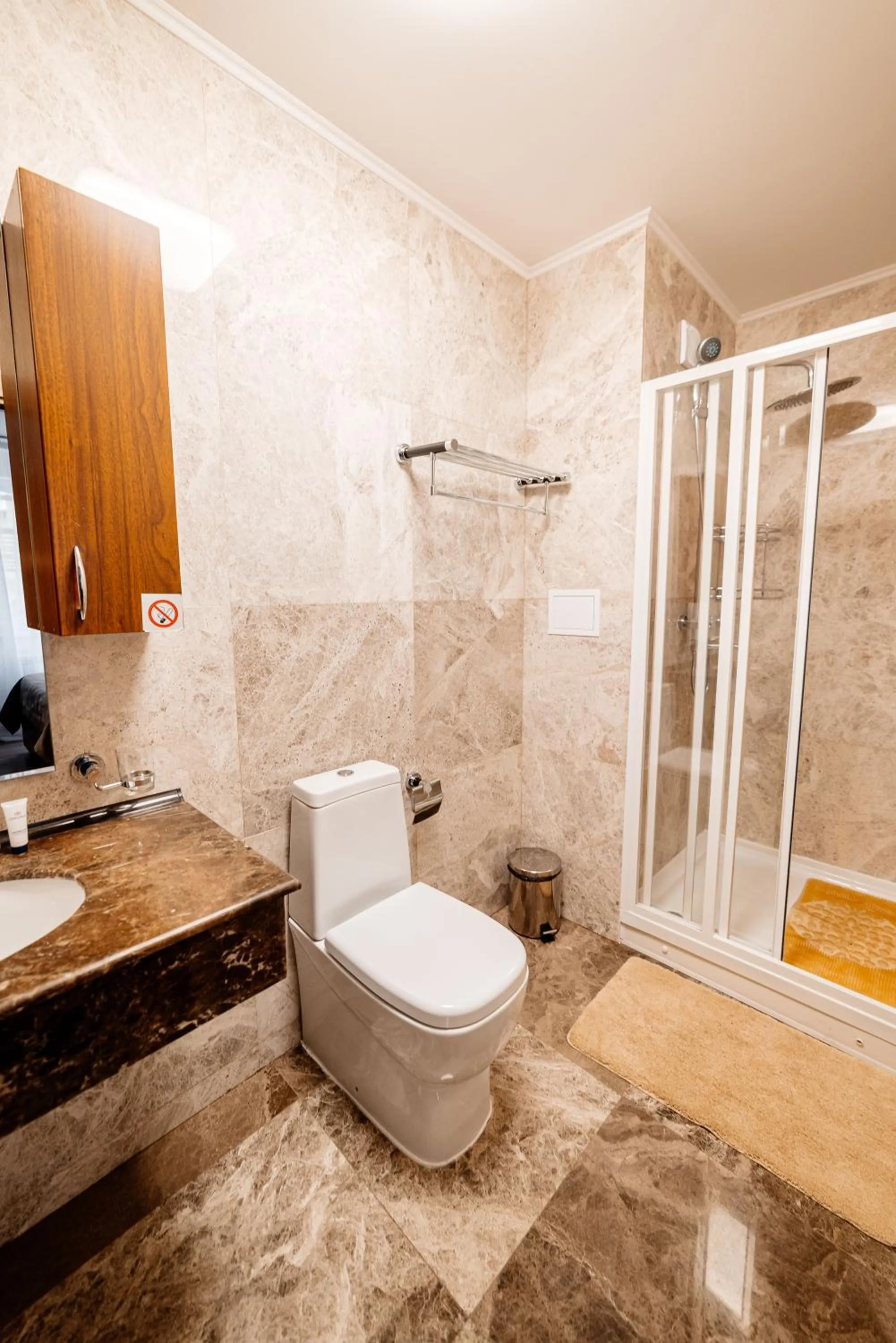 Shower in Chagala Hotel Uralsk