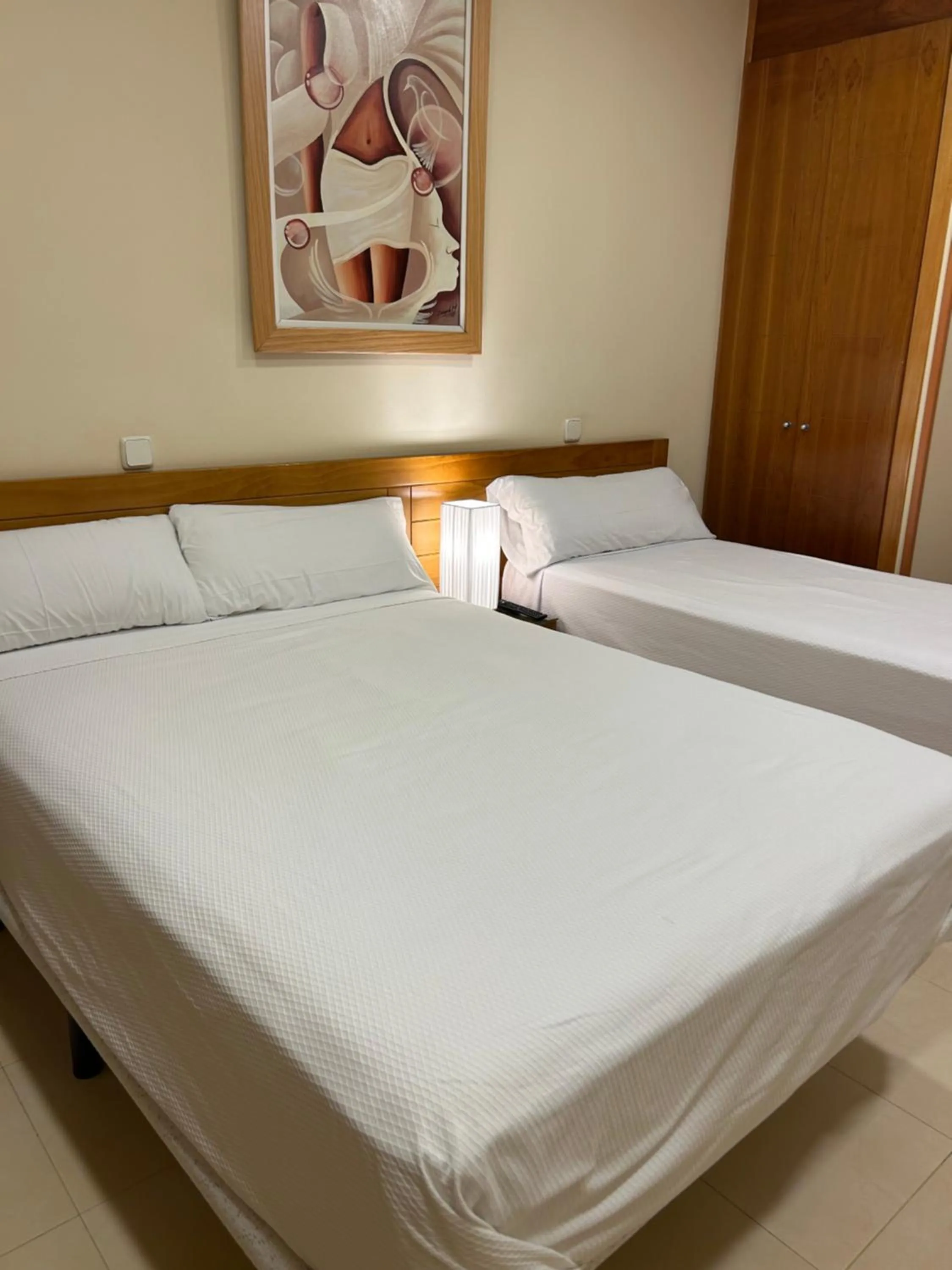 Bed in Hostal Aeropuerto