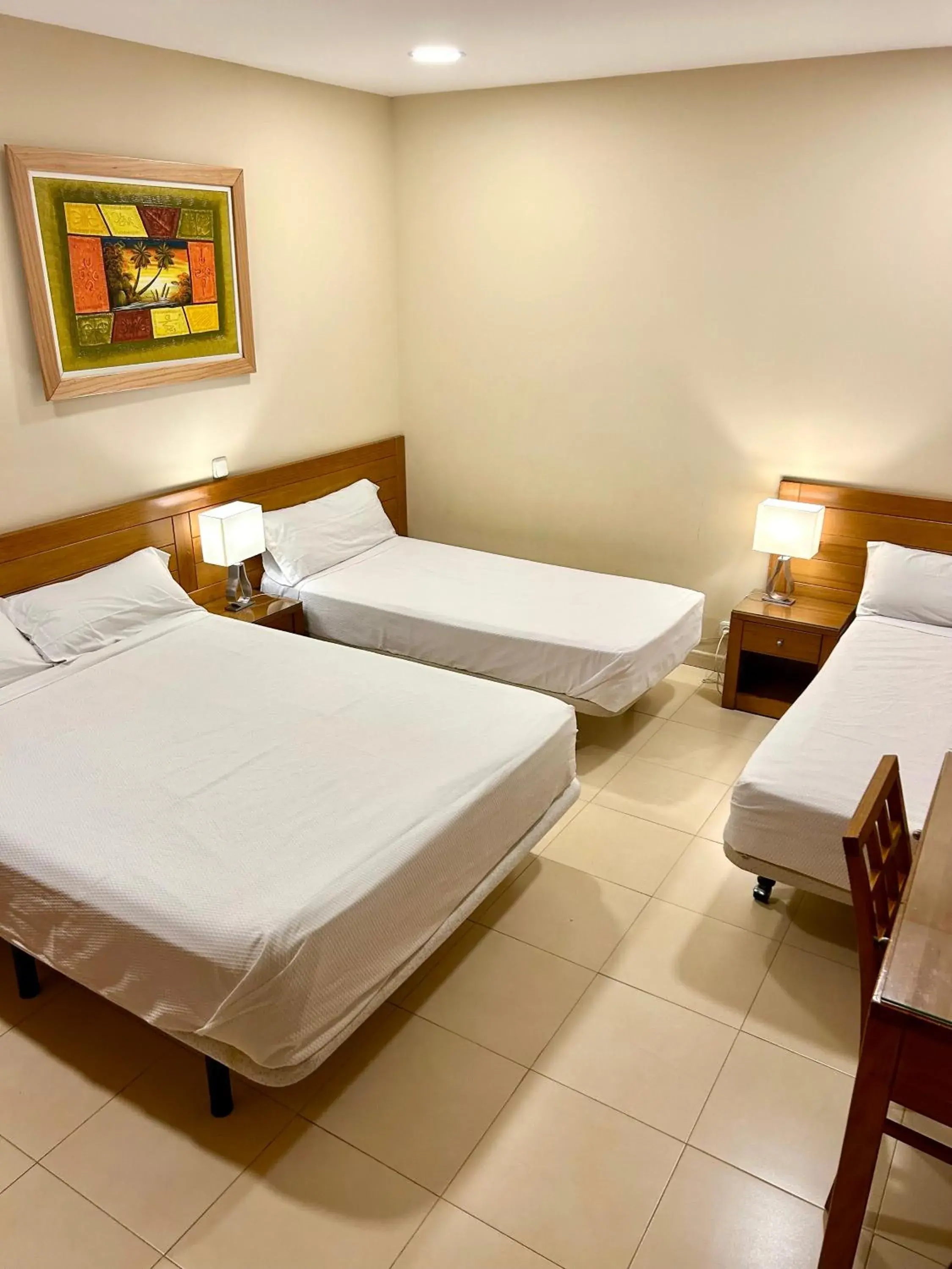 Quadruple Room with Bathroom in Hostal Aeropuerto Quadruple Room with Bathroom in Hostal Aeropuerto