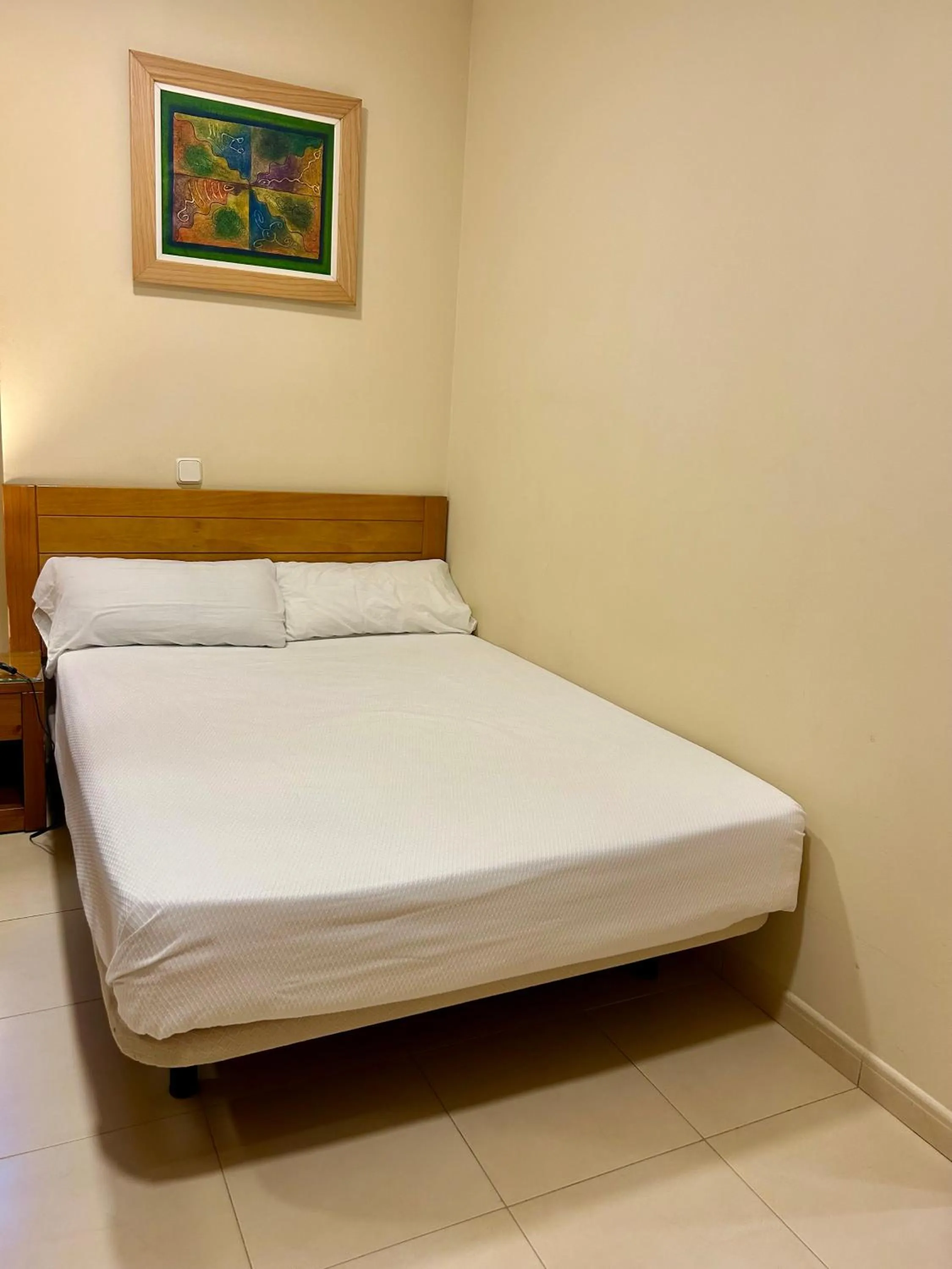 Bed in Hostal Aeropuerto