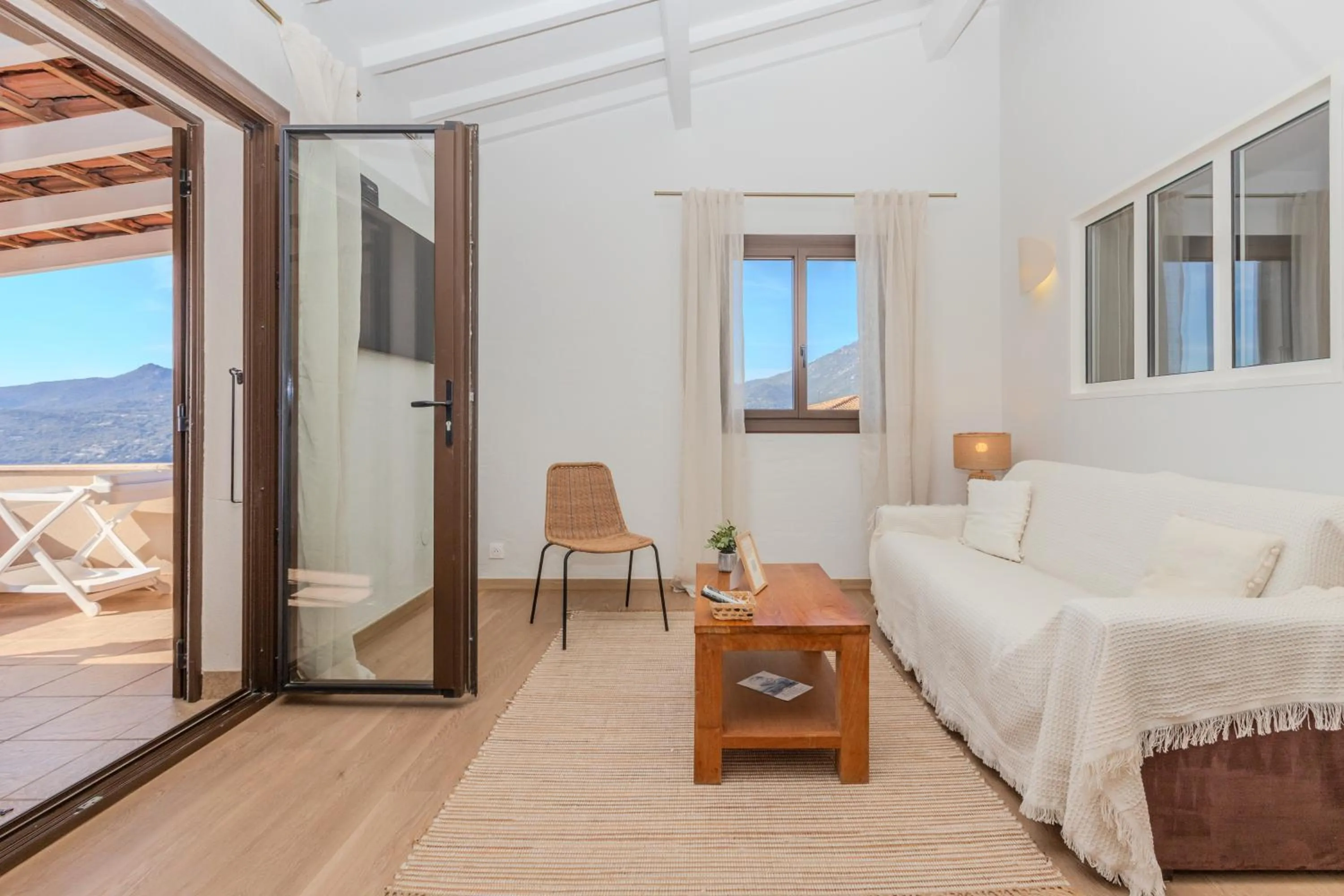 Living room, Bed in Résidence Aria Marina