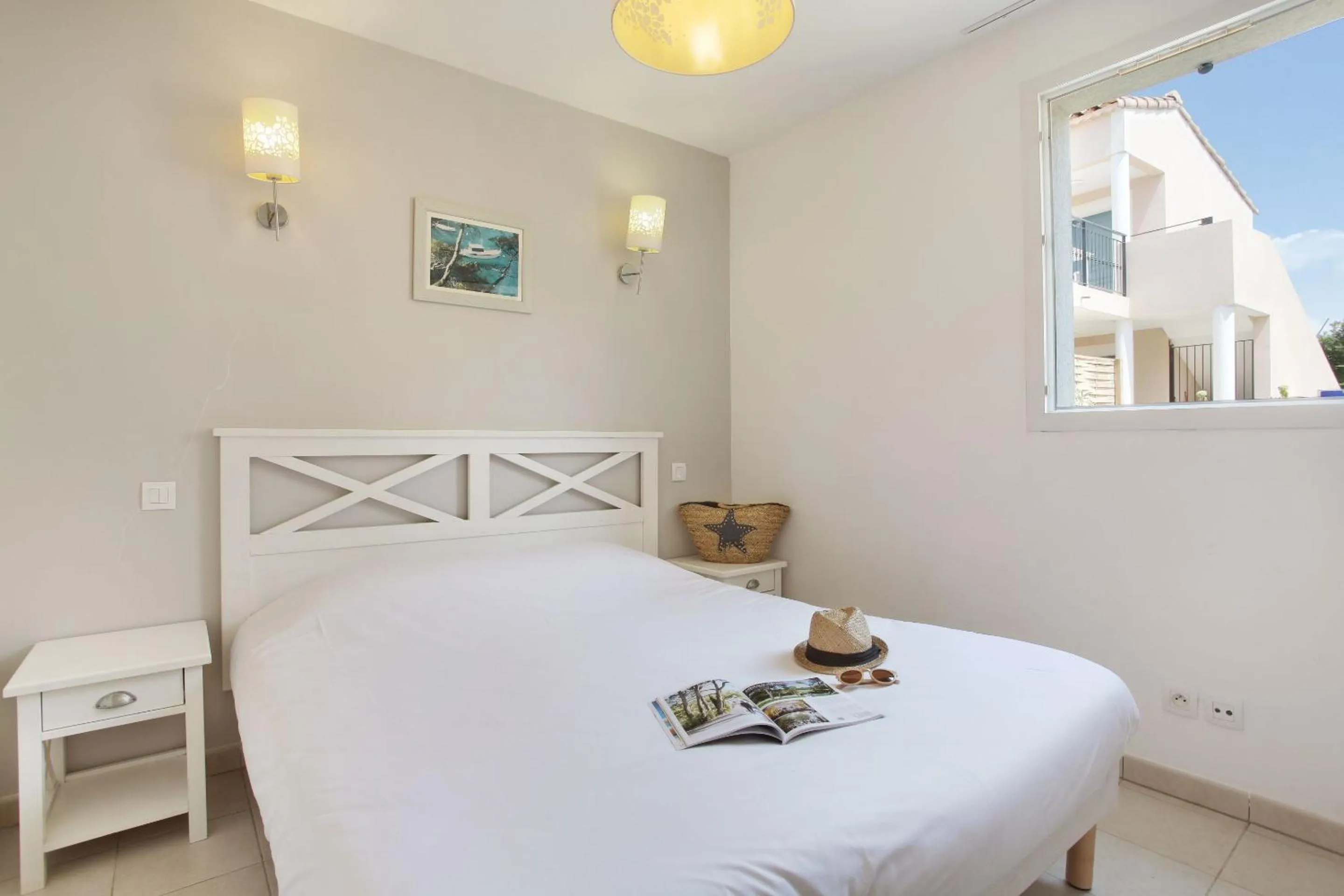 Bedroom, Bed in Terres de France - Résidence de la Cabre d'Or