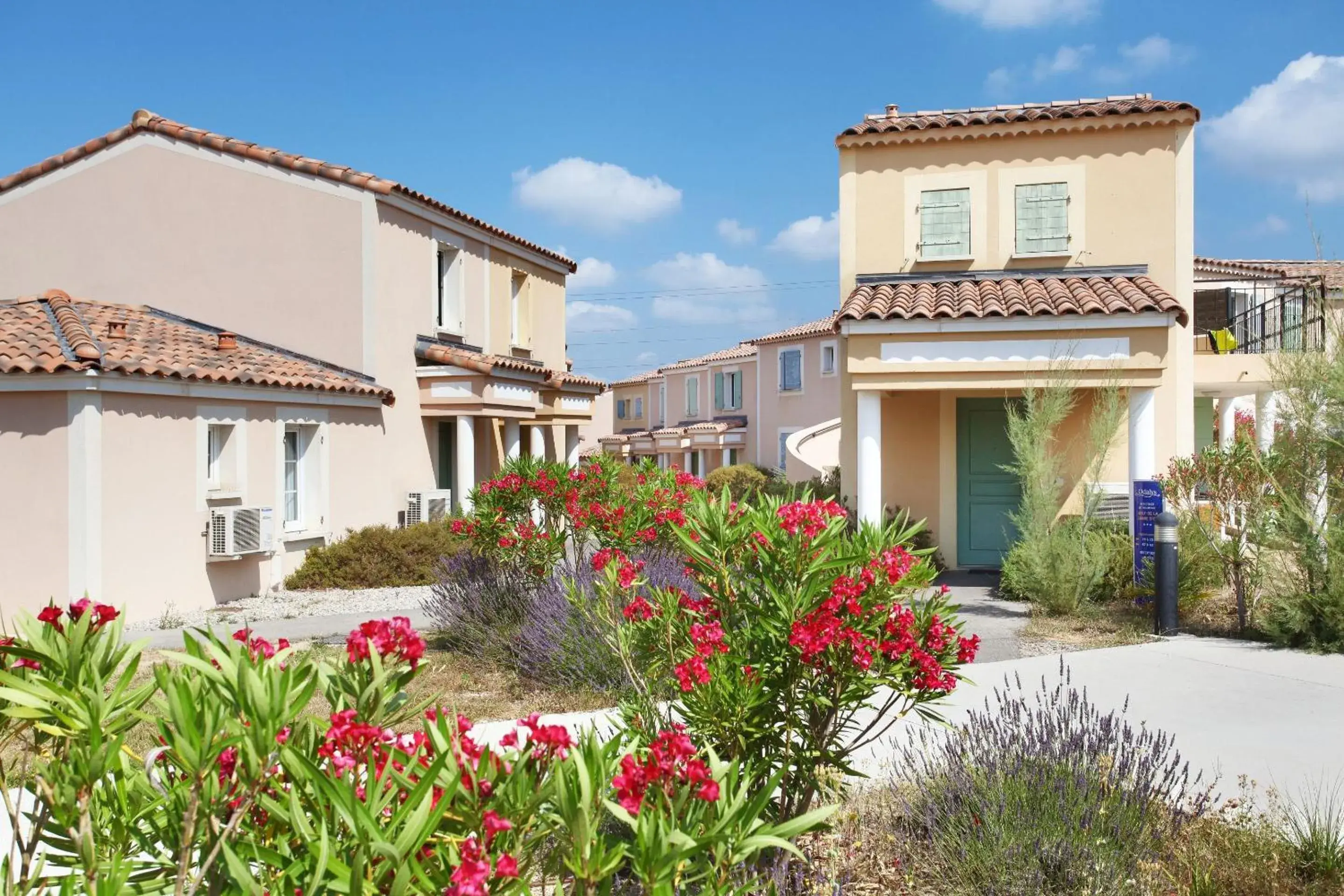 Property building in Terres de France - Résidence de la Cabre d'Or Property building in Terres de France - Résidence de la Cabre d'Or