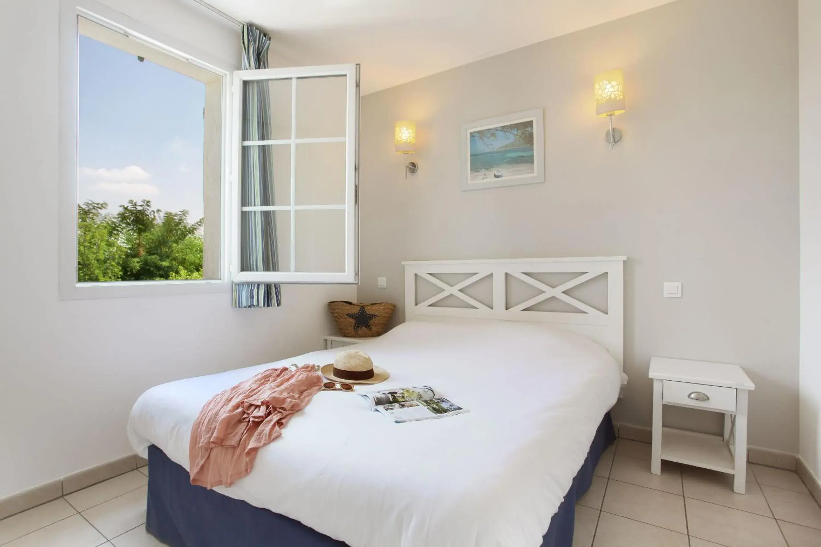 Bed in Terres de France - Résidence de la Cabre d'Or Bed in Terres de France - Résidence de la Cabre d'Or