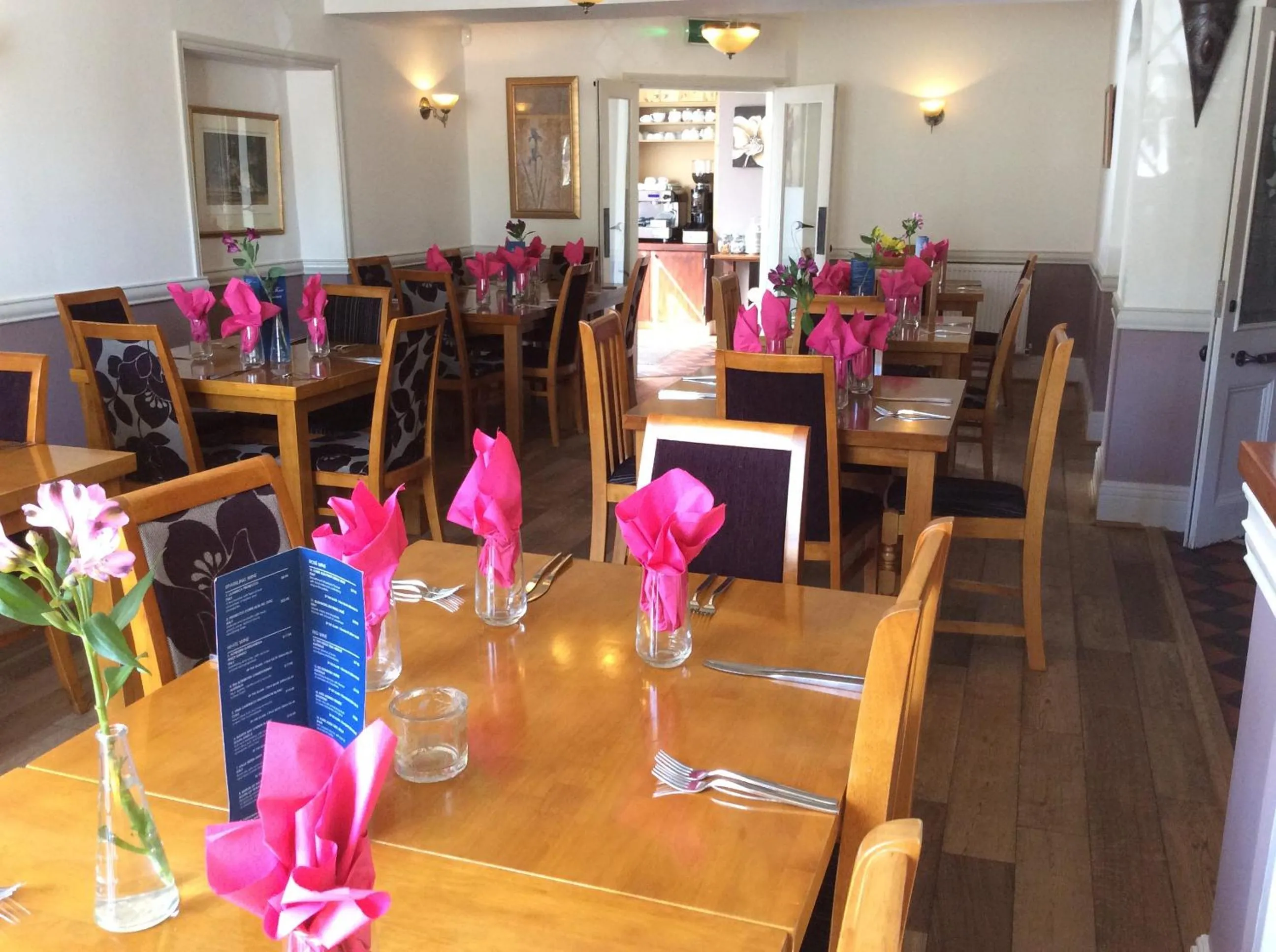 Restaurant/places to eat in Three-Cranes