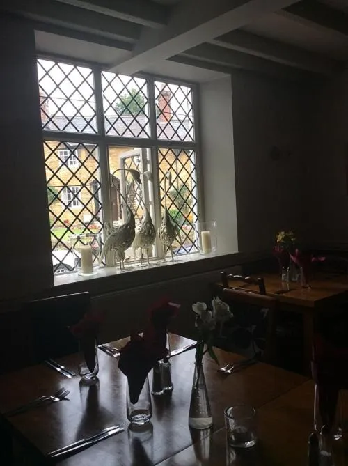 Restaurant/places to eat in Three-Cranes