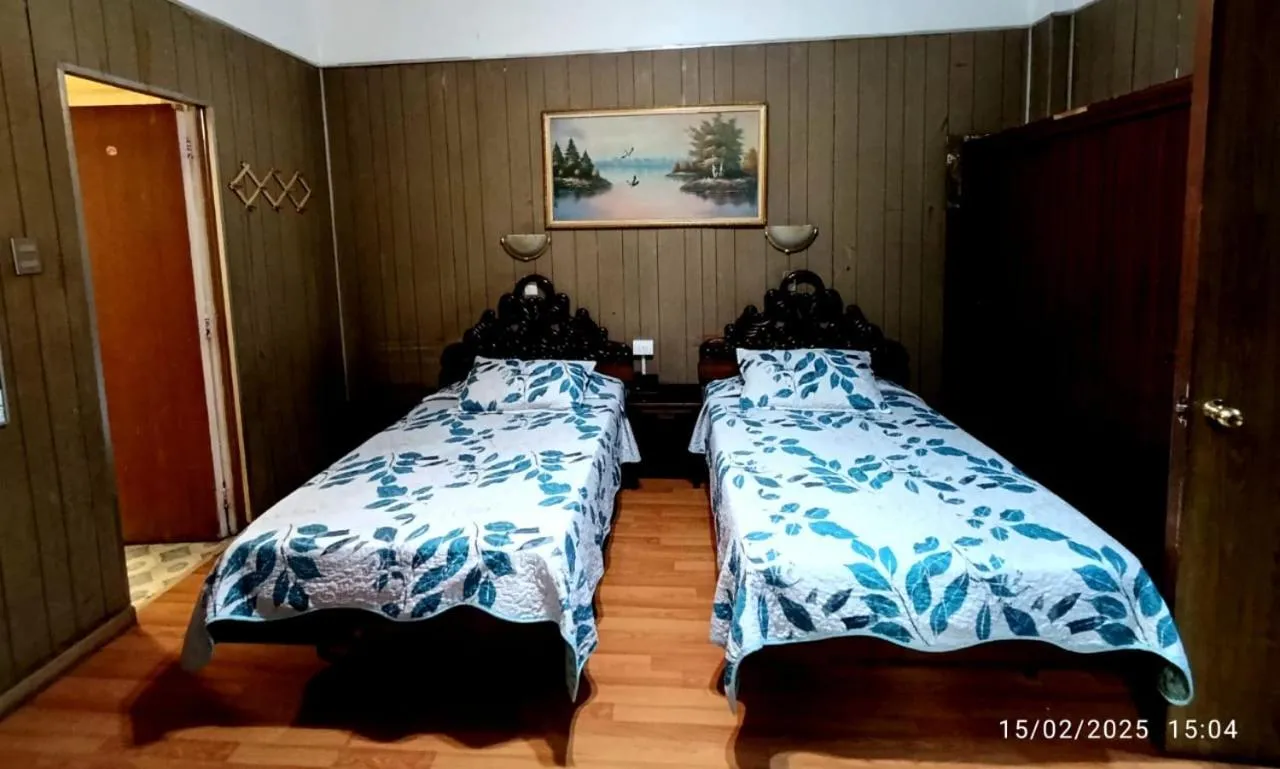 Twin Room with Private Bathroom in Hotel Di Maurier