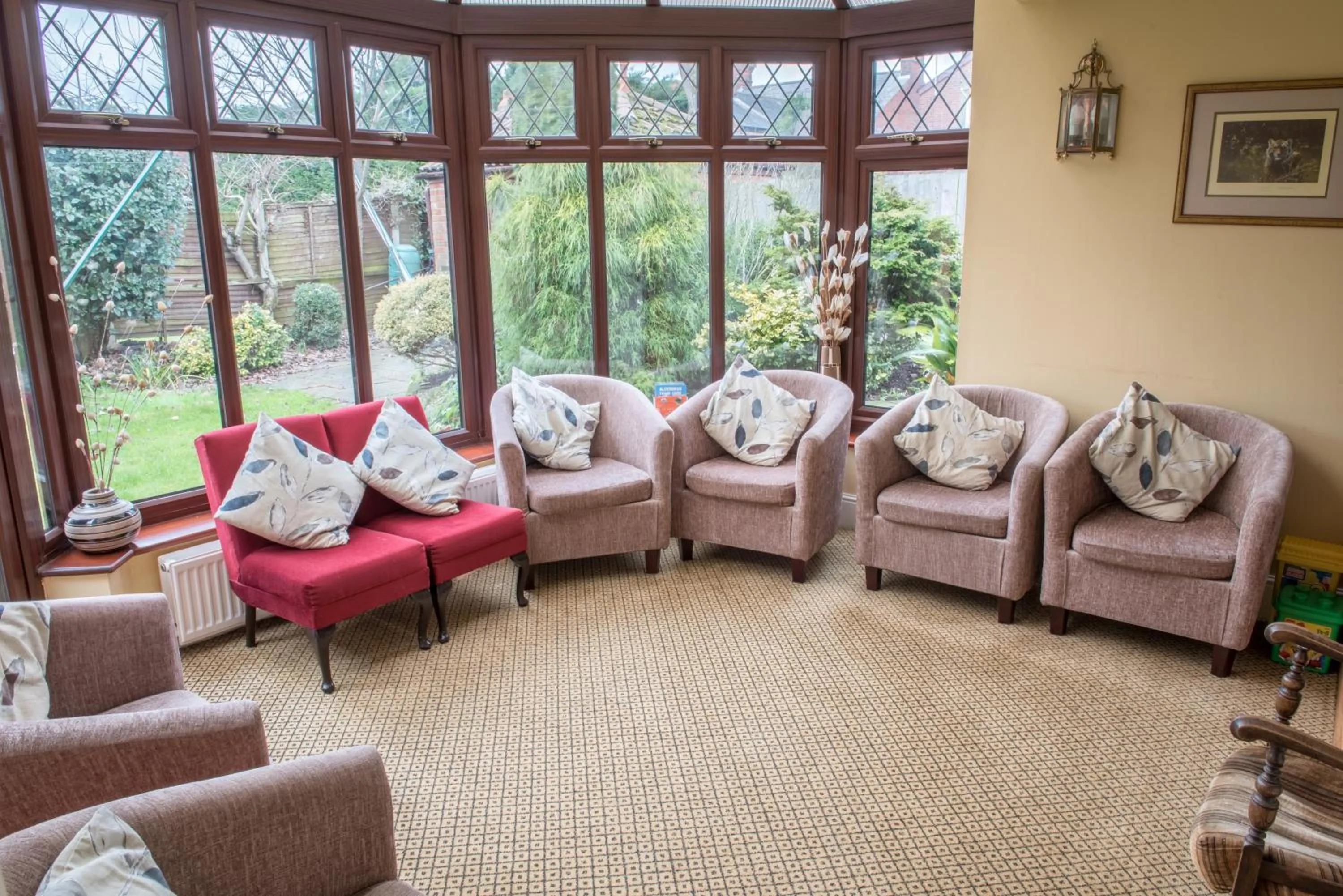 Communal lounge/ TV room in Toothbrush Rooms at Lattice Lodge - Guest Kitchen & EV Recharging