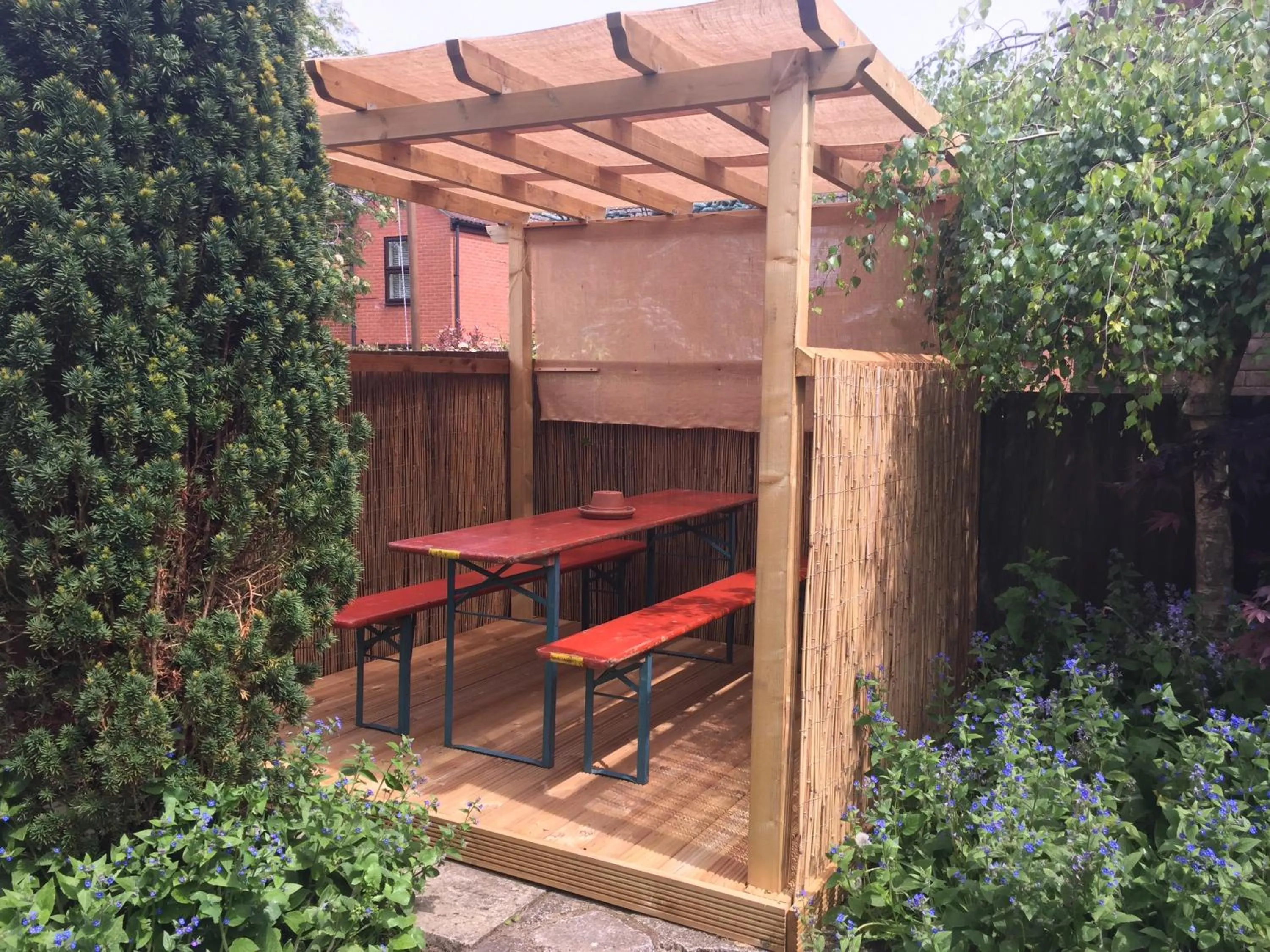 Garden in Toothbrush Rooms at Lattice Lodge - Guest Kitchen & EV Recharging