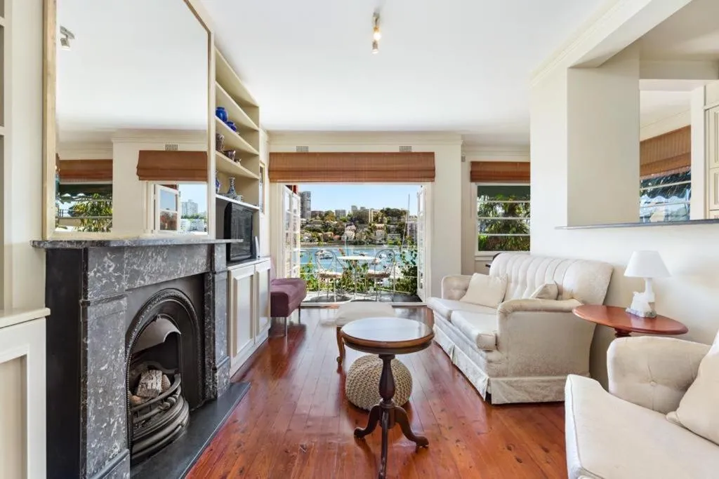 Double Bay Harbour-front apartment with stunning views