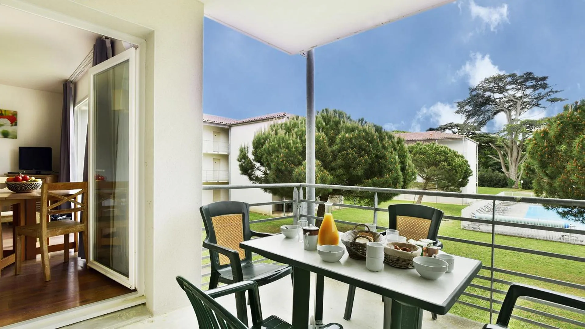 Balcony/Terrace in Vacancéole - Le Domaine du Château - La Rochelle / Île de Ré