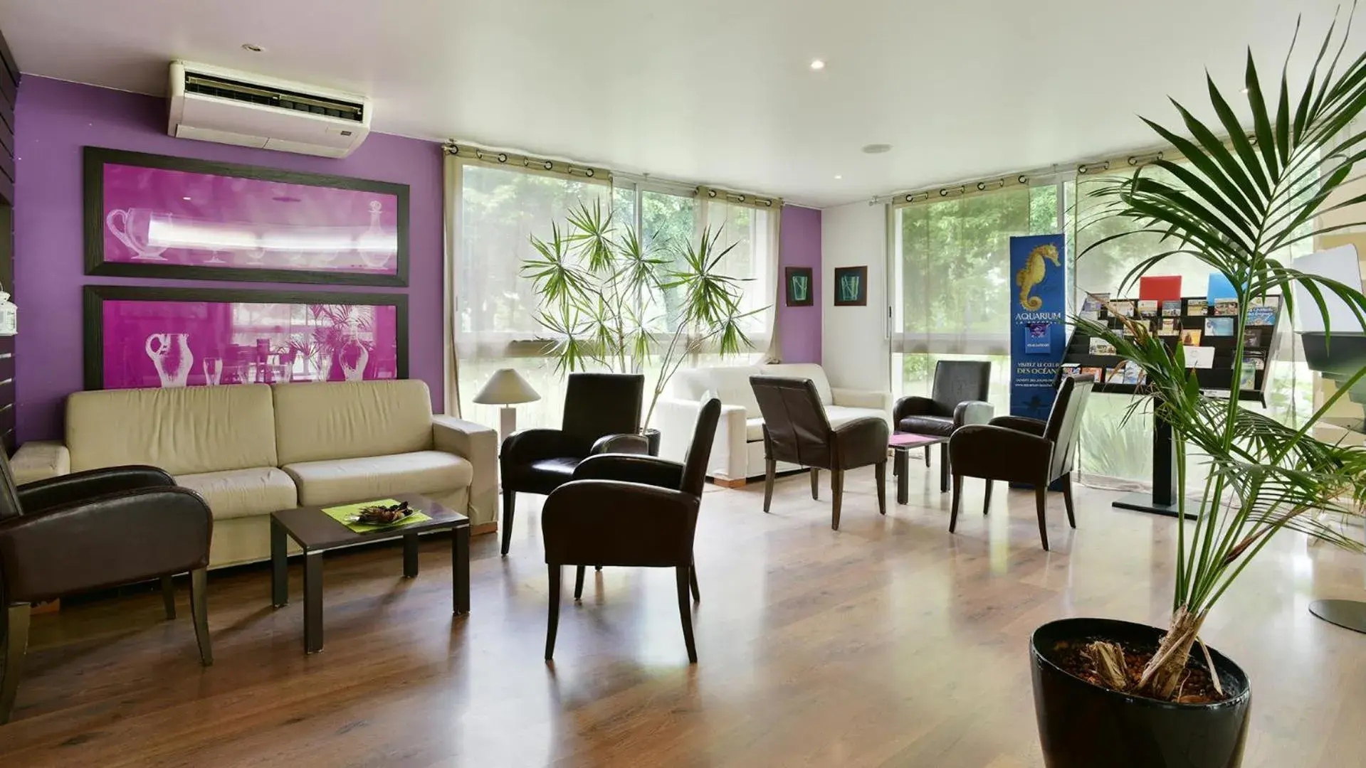 Lobby or reception in Vacancéole - Le Domaine du Château - La Rochelle / Île de Ré Lobby or reception in Vacancéole - Le Domaine du Château - La Rochelle / Île de Ré