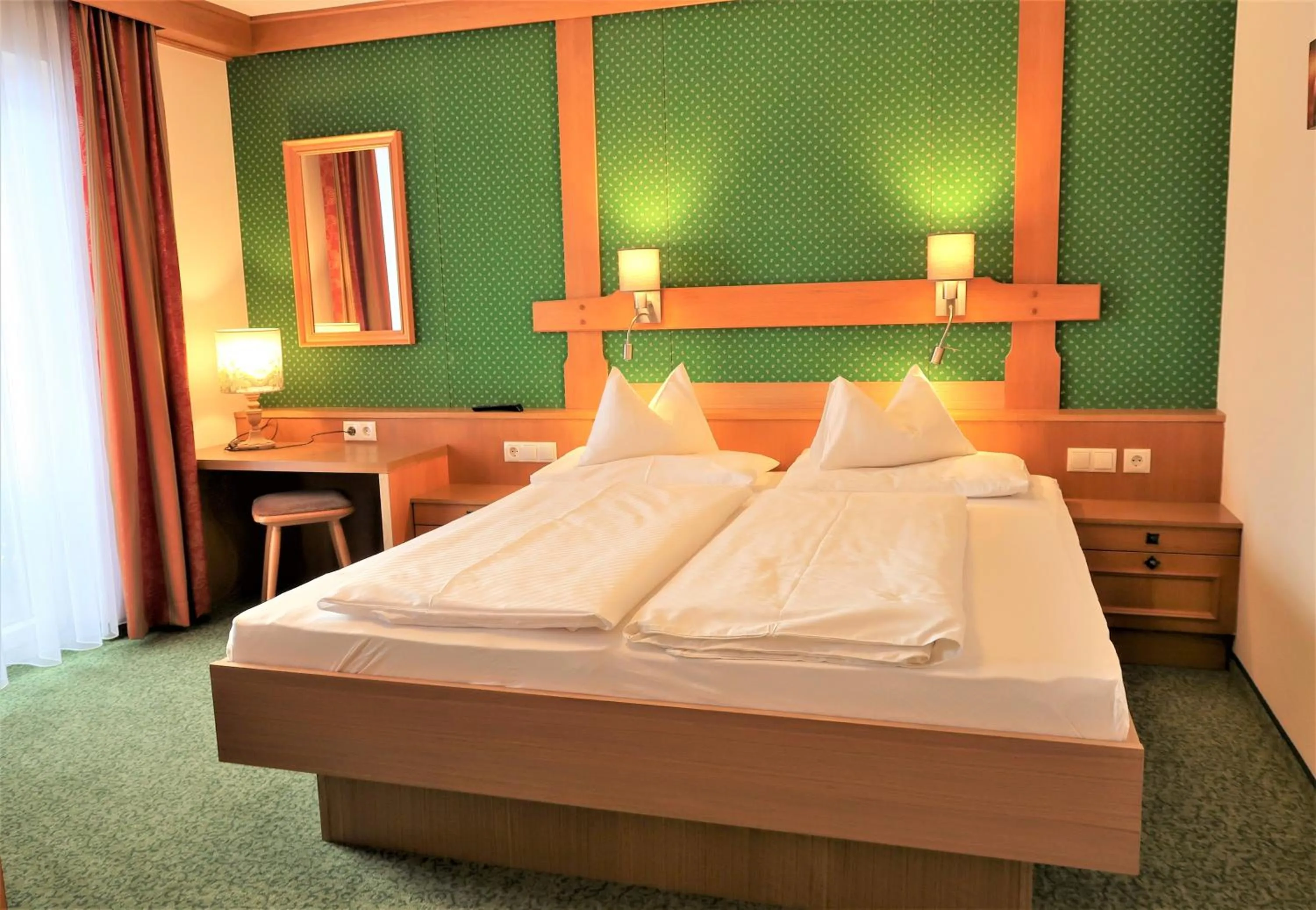 Bed in Hotel Stockerwirt