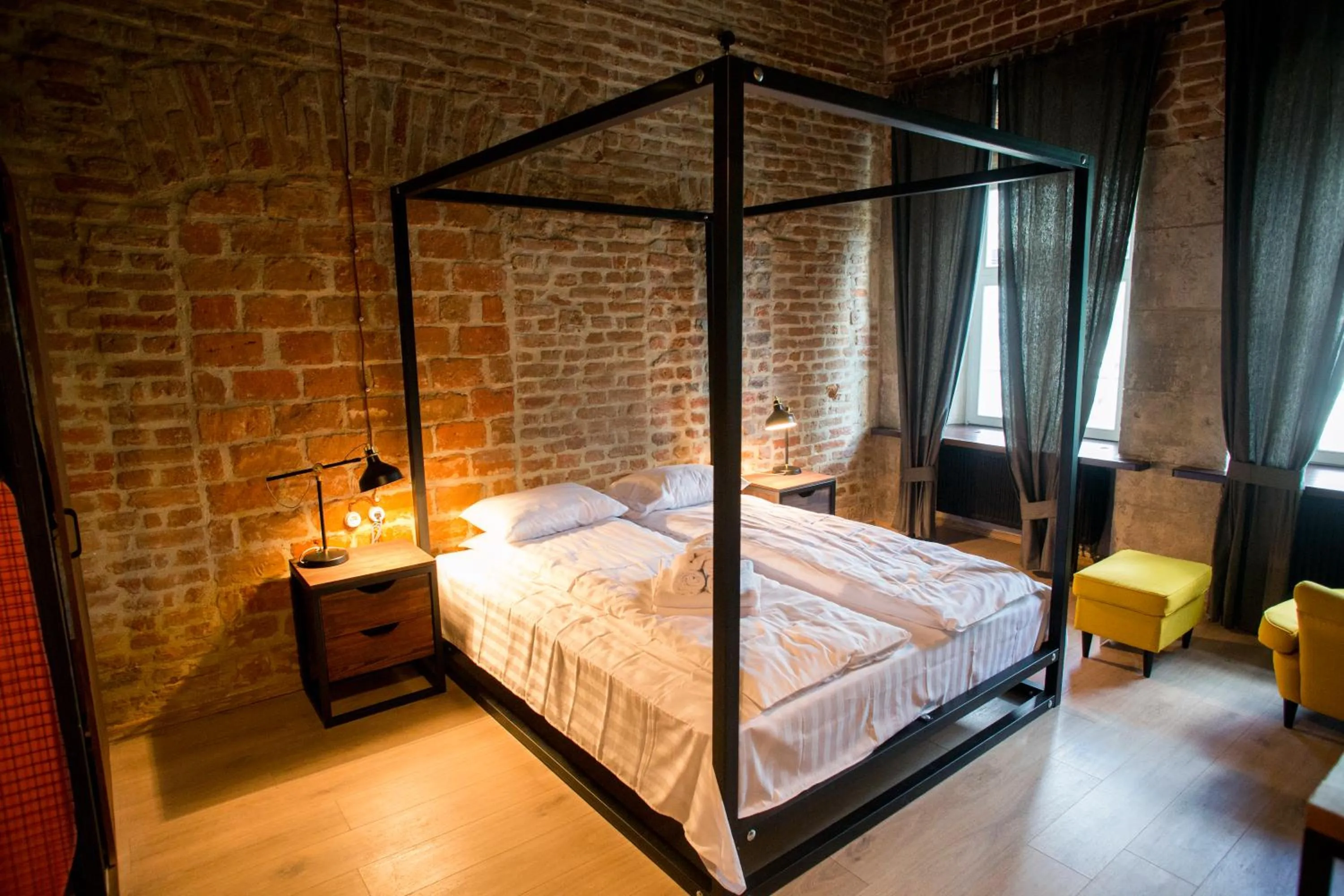 Bed in Apartments JustLvivIt at the Rynok Square