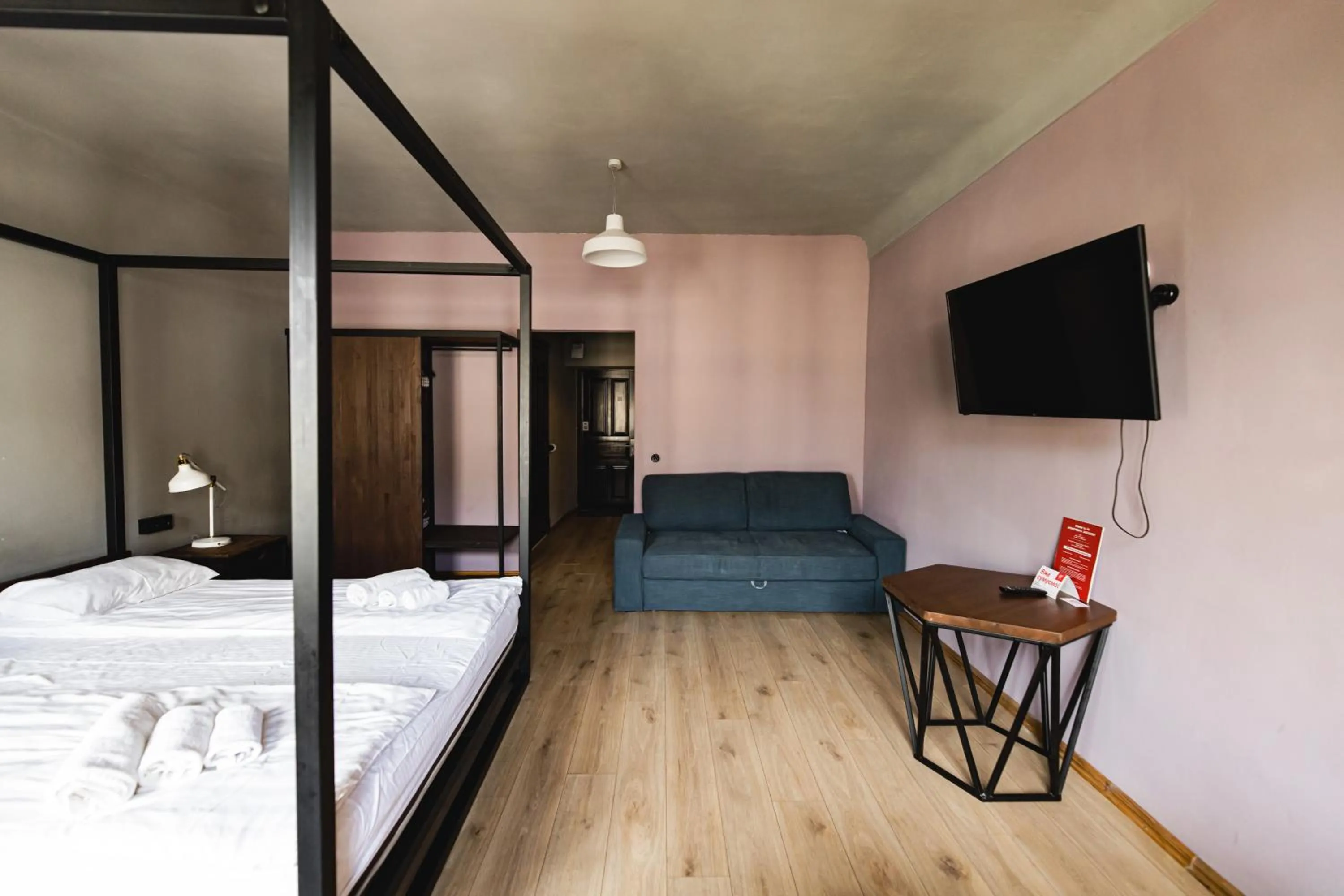 Bed in Apartments JustLvivIt at the Rynok Square