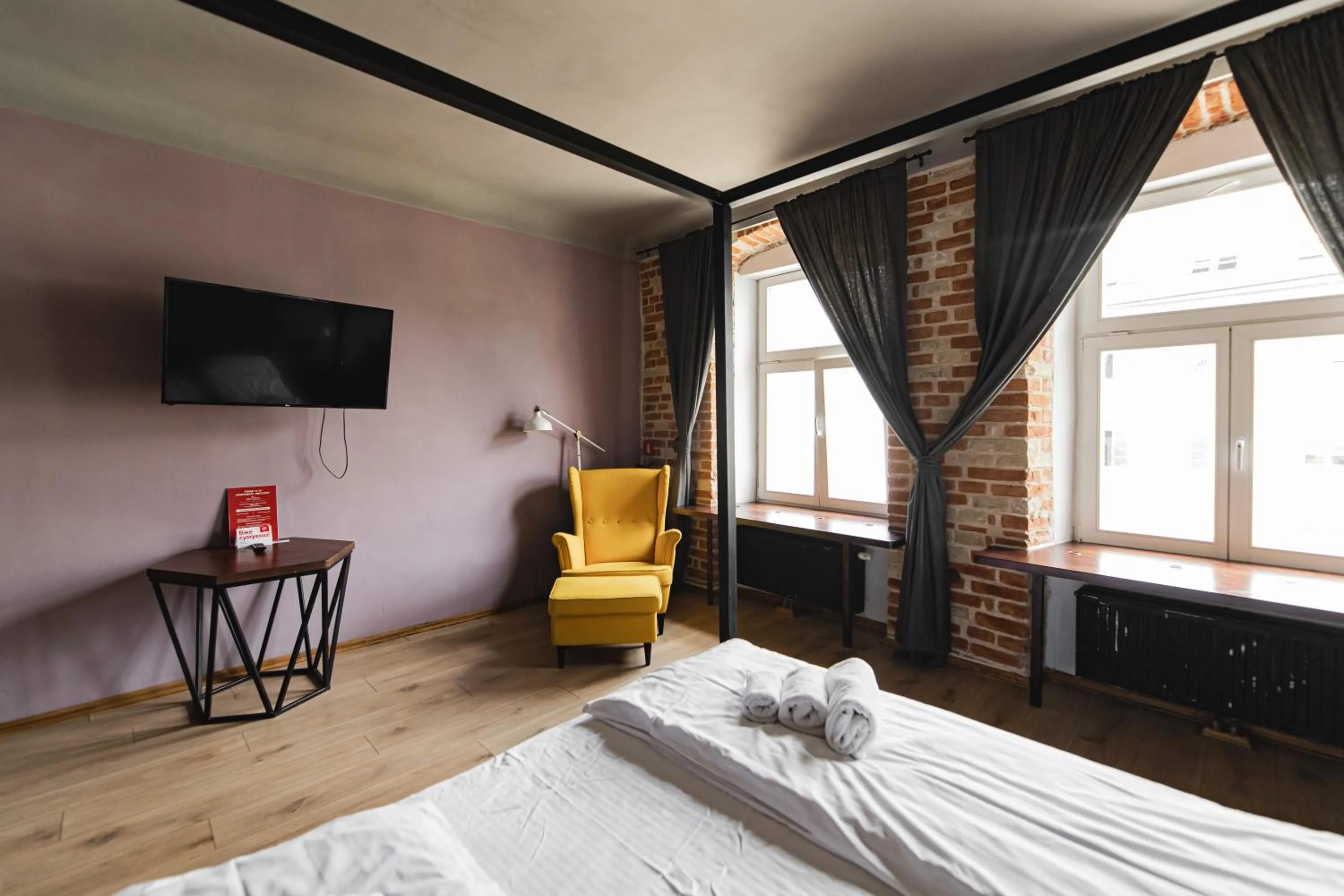 Bed in Apartments JustLvivIt at the Rynok Square