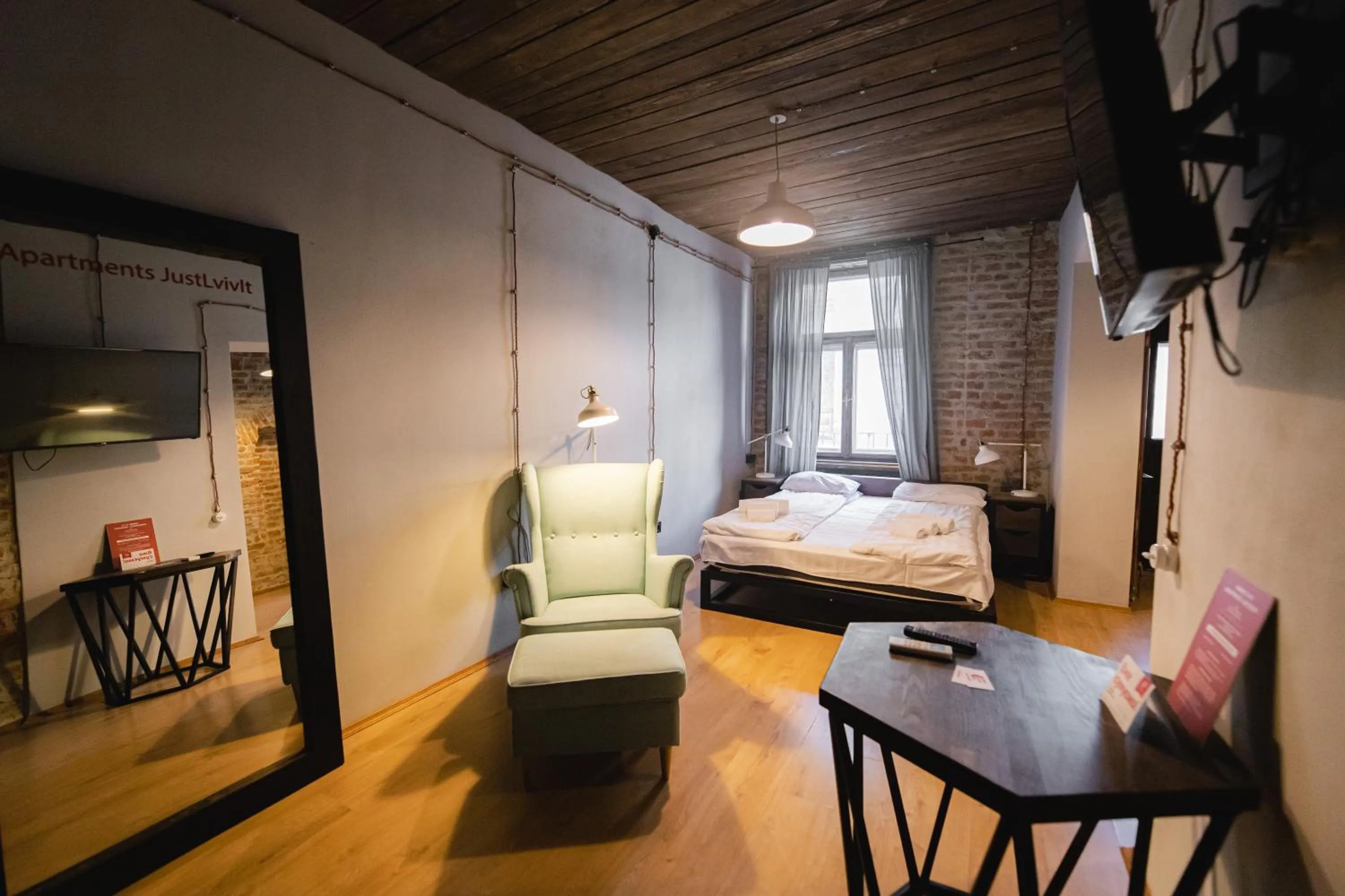 Bed in Apartments JustLvivIt at the Rynok Square
