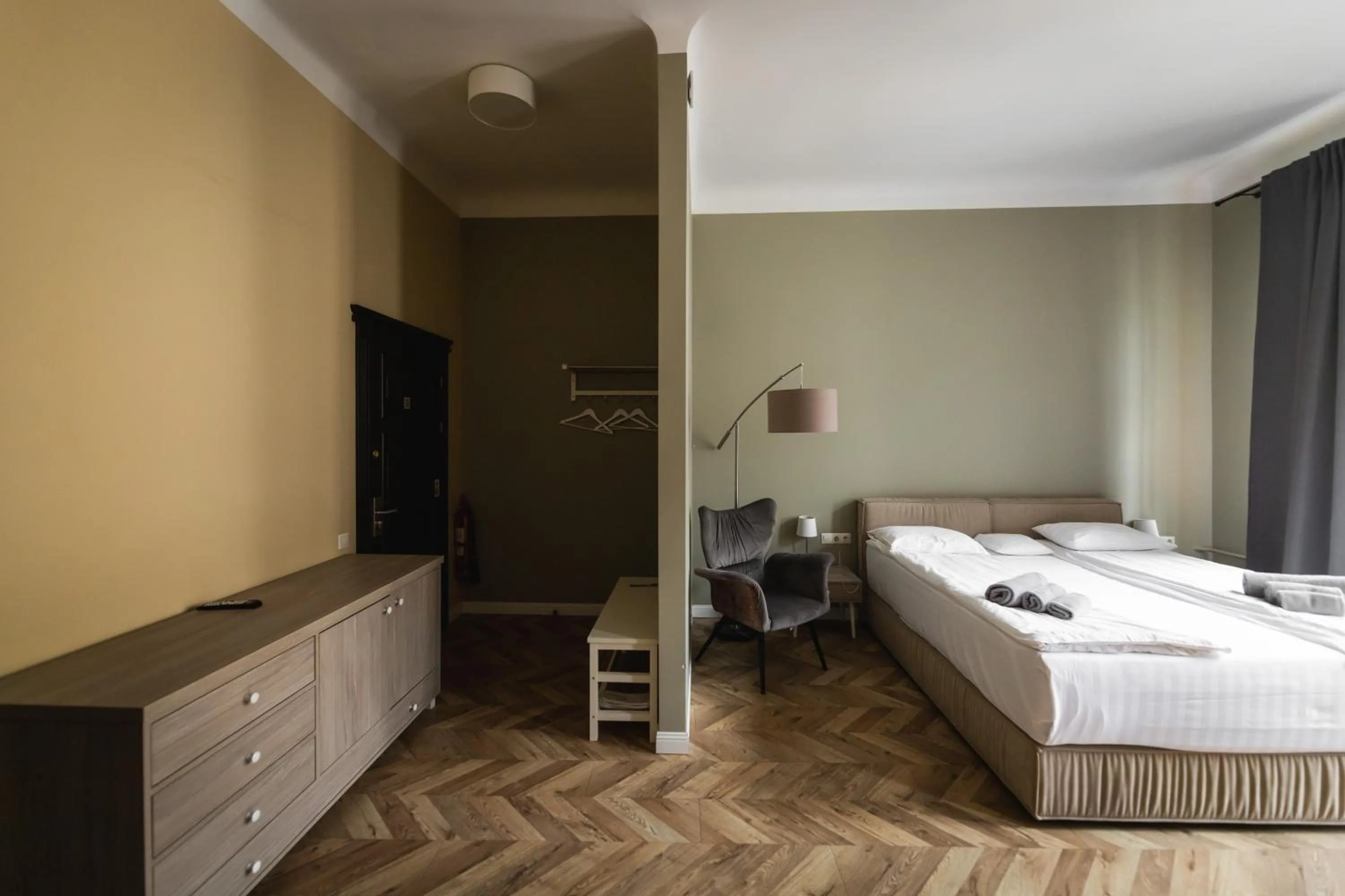 Bed in Apartments JustLvivIt at the Rynok Square