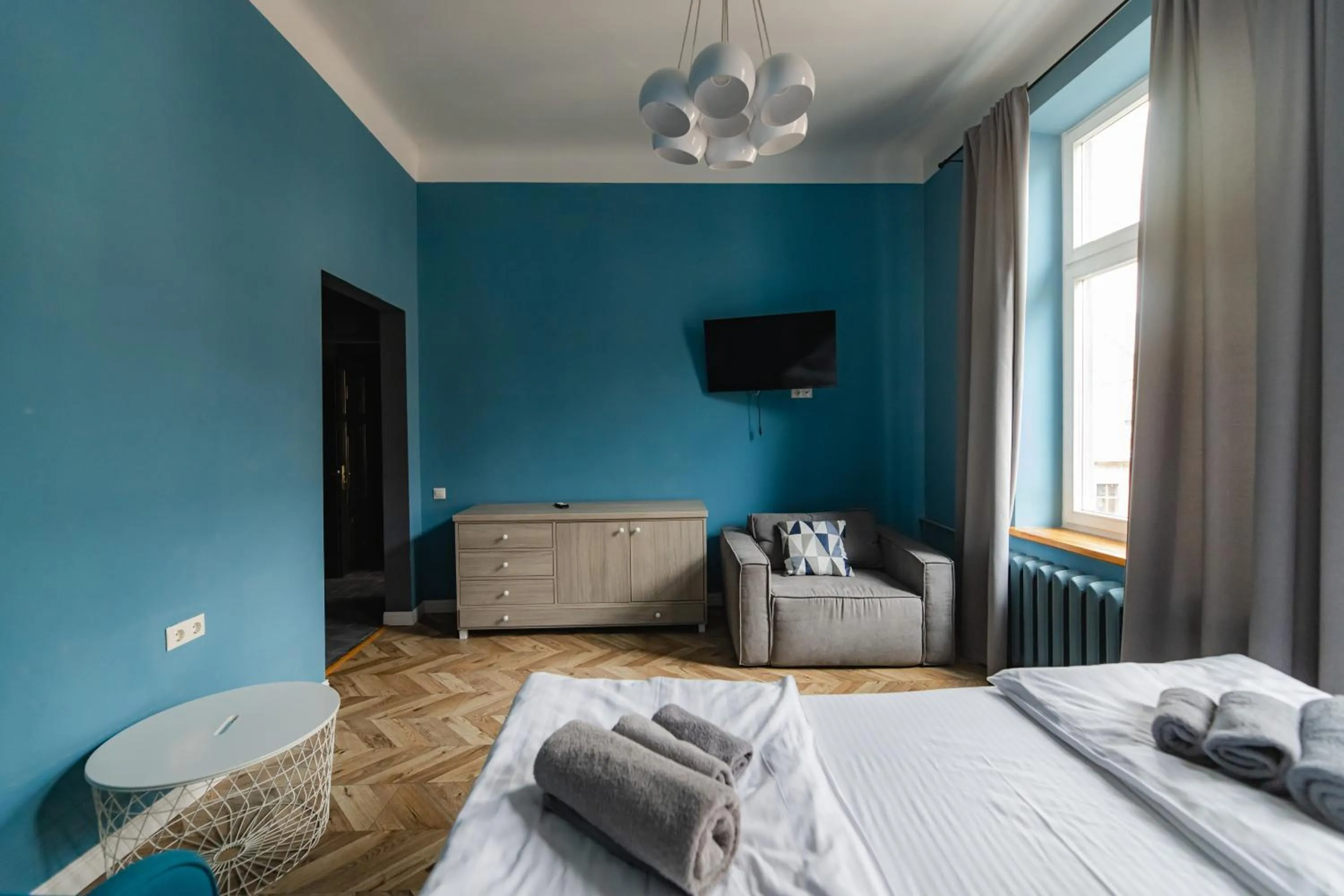 Bed in Apartments JustLvivIt at the Rynok Square
