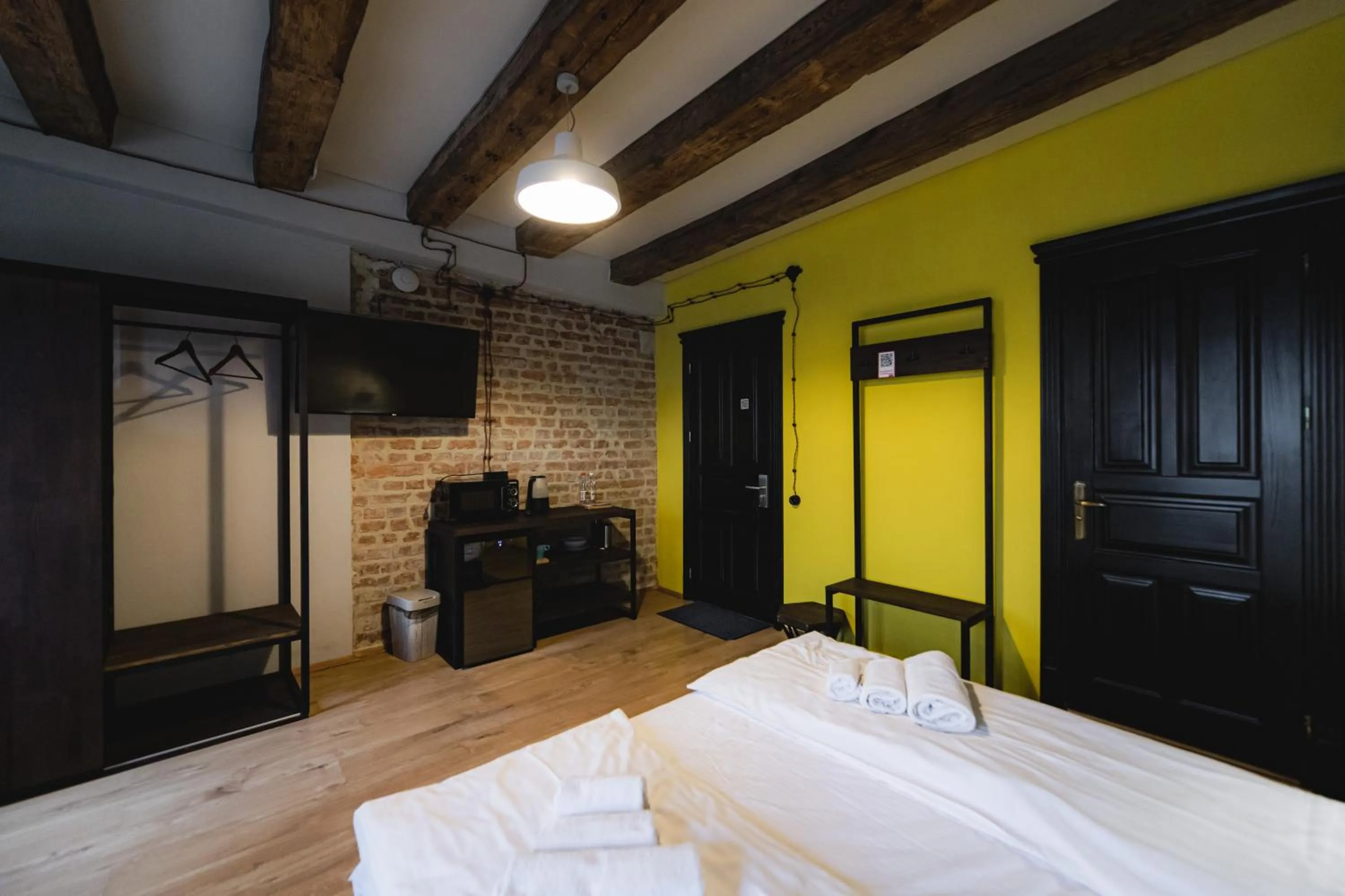 Bed in Apartments JustLvivIt at the Rynok Square