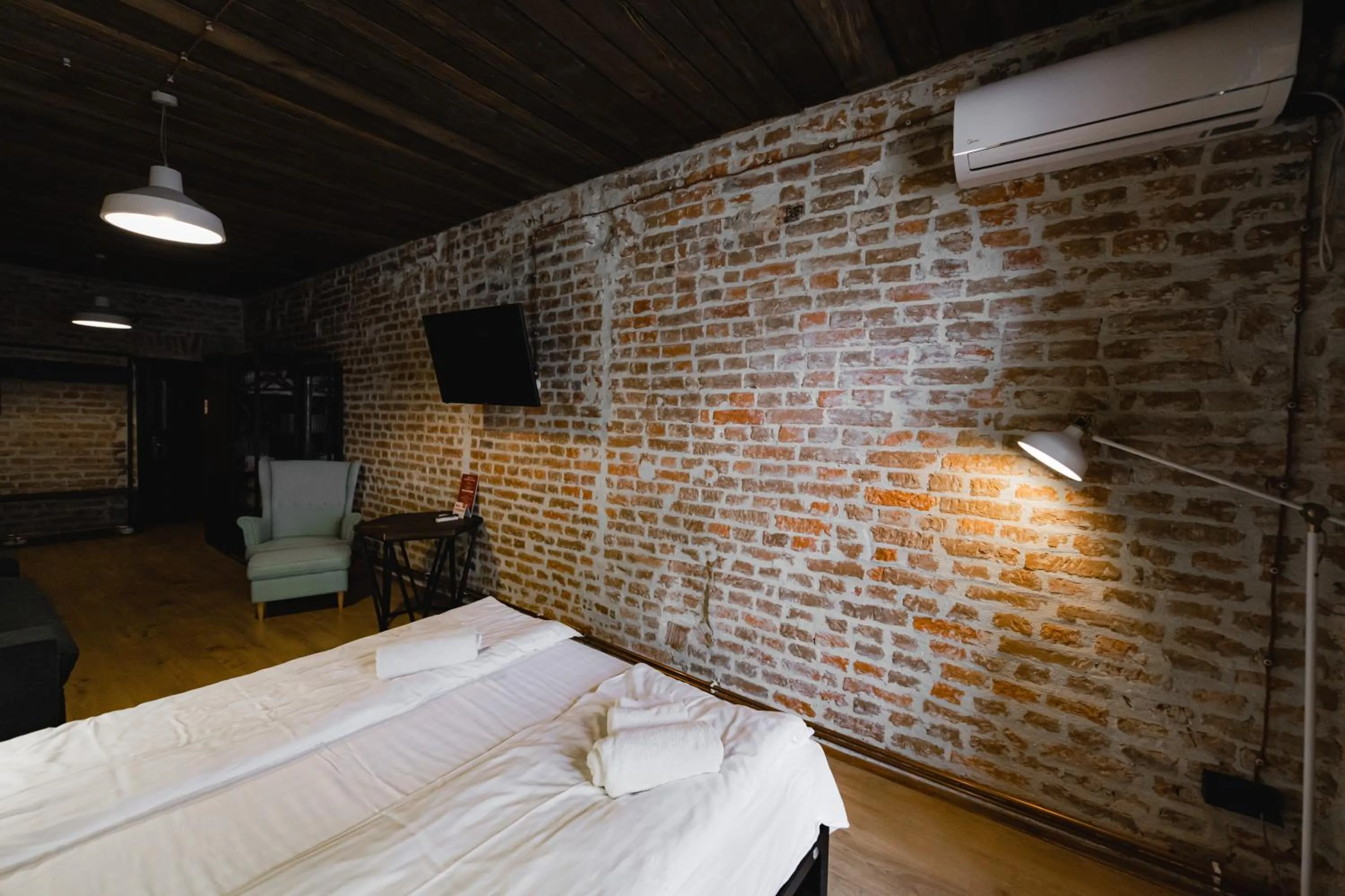 Bed in Apartments JustLvivIt at the Rynok Square