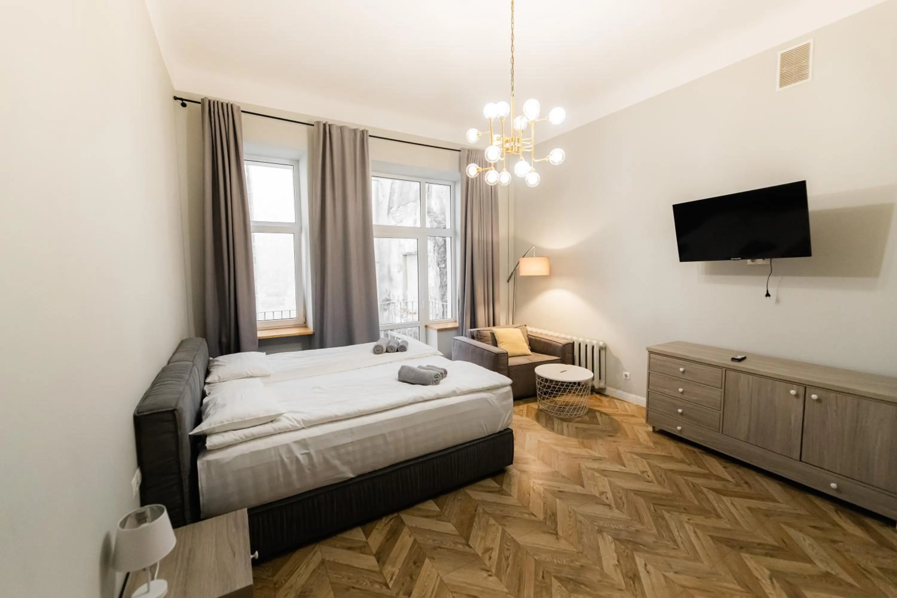 Bed in Apartments JustLvivIt at the Rynok Square