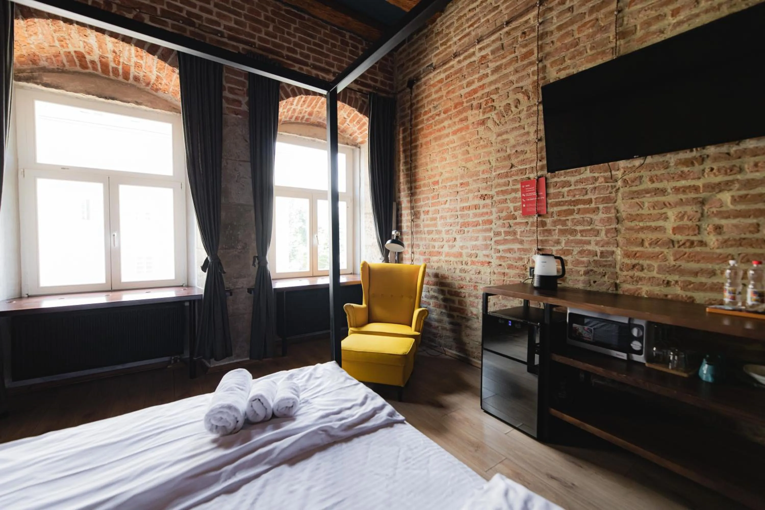 Bed in Apartments JustLvivIt at the Rynok Square