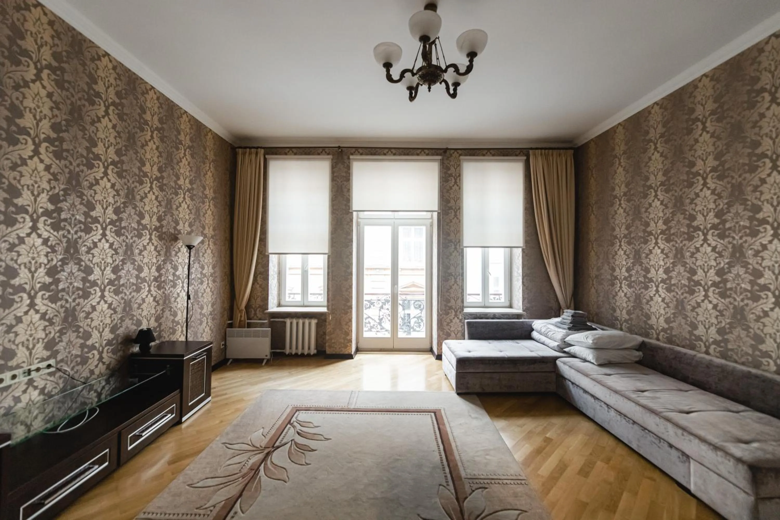 Bed in Apartments JustLvivIt at the Rynok Square
