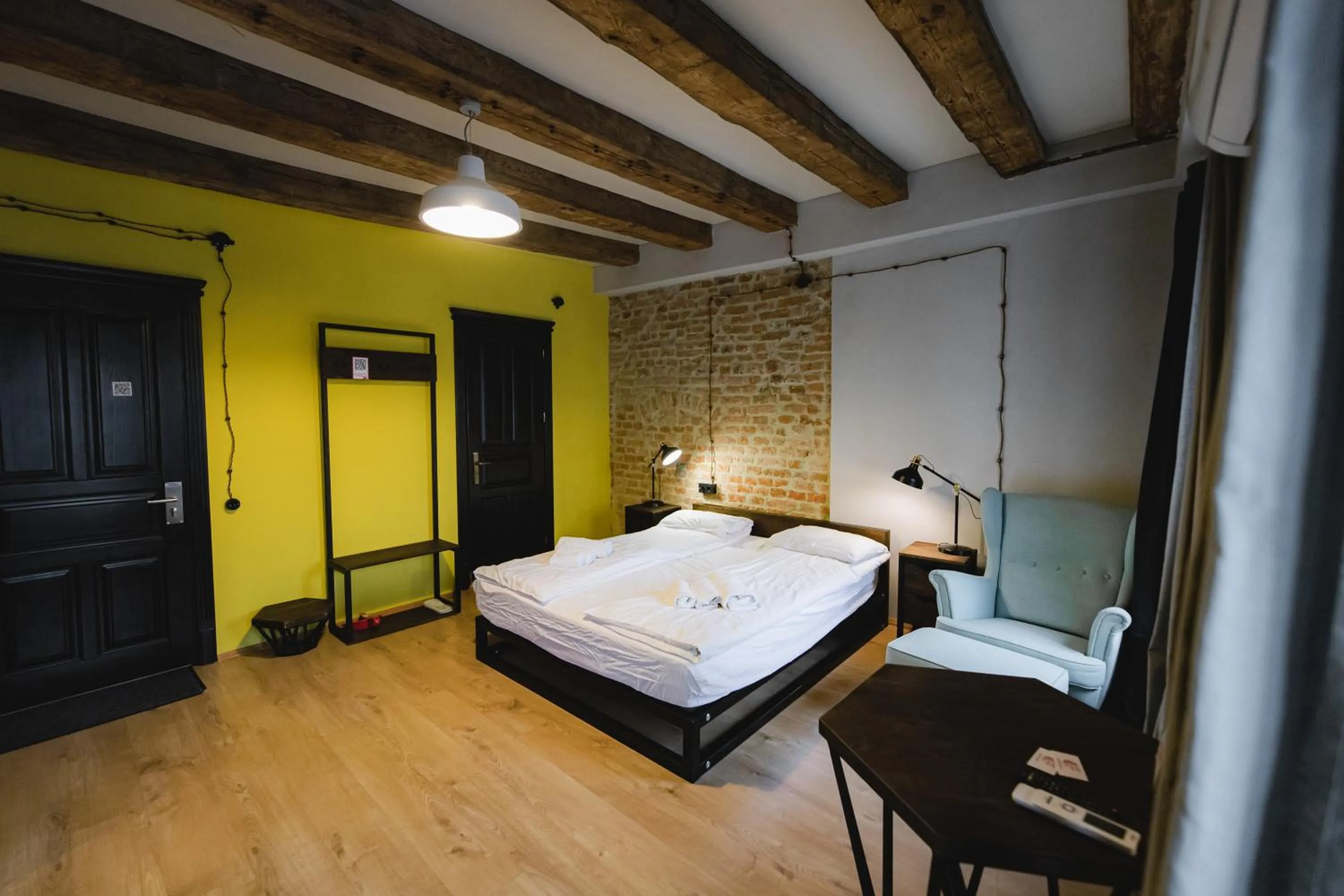 Bed in Apartments JustLvivIt at the Rynok Square