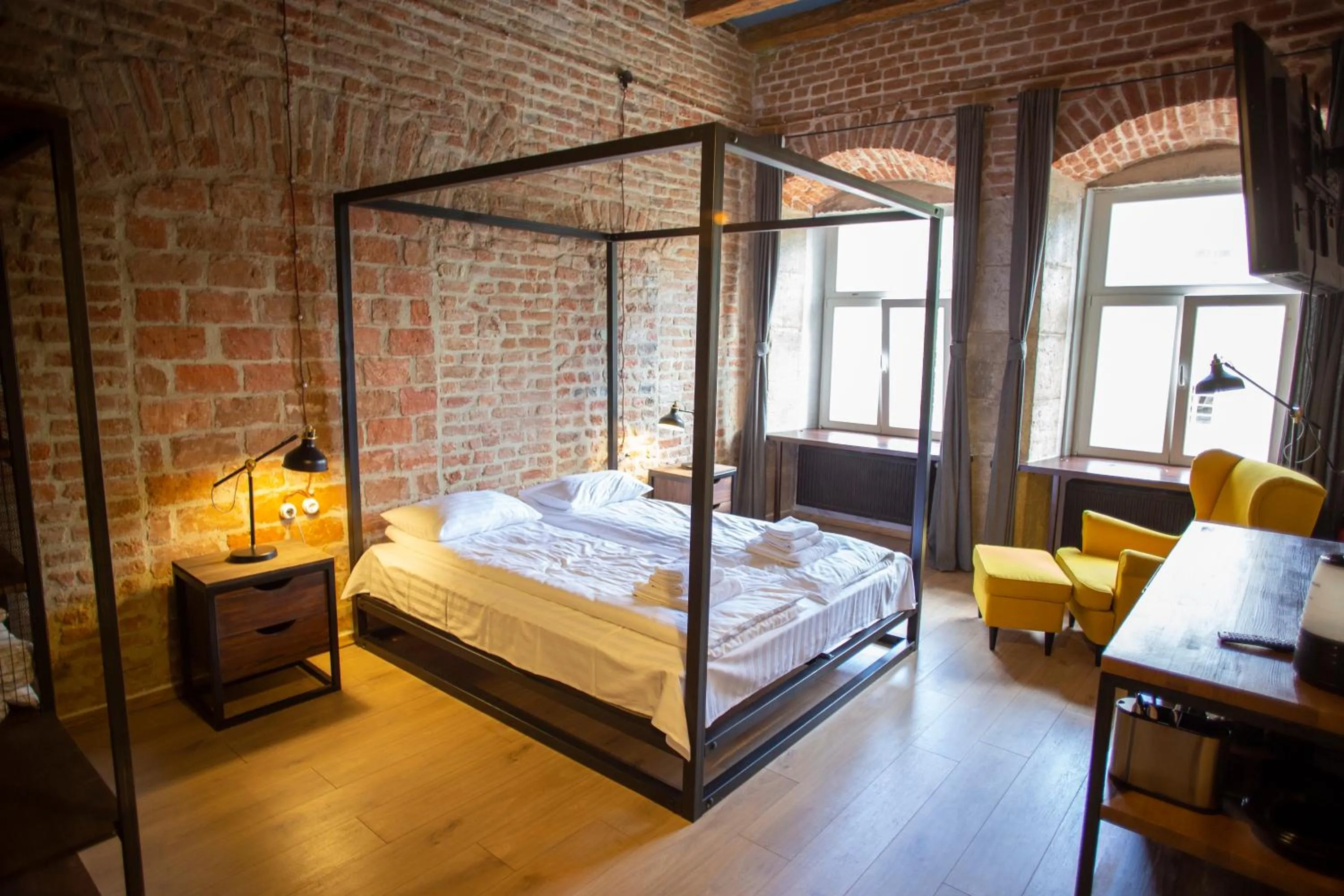 Bed in Apartments JustLvivIt at the Rynok Square