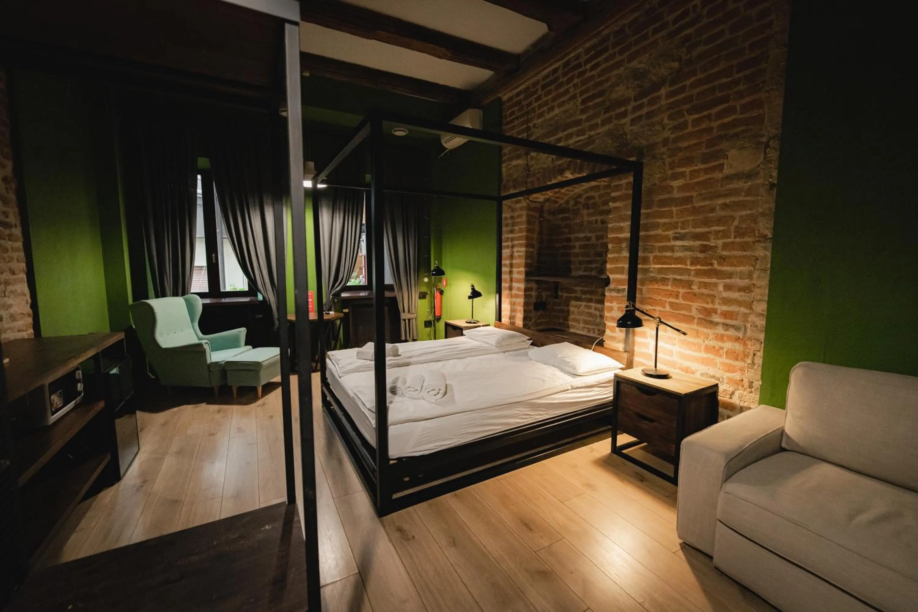Bed in Apartments JustLvivIt at the Rynok Square