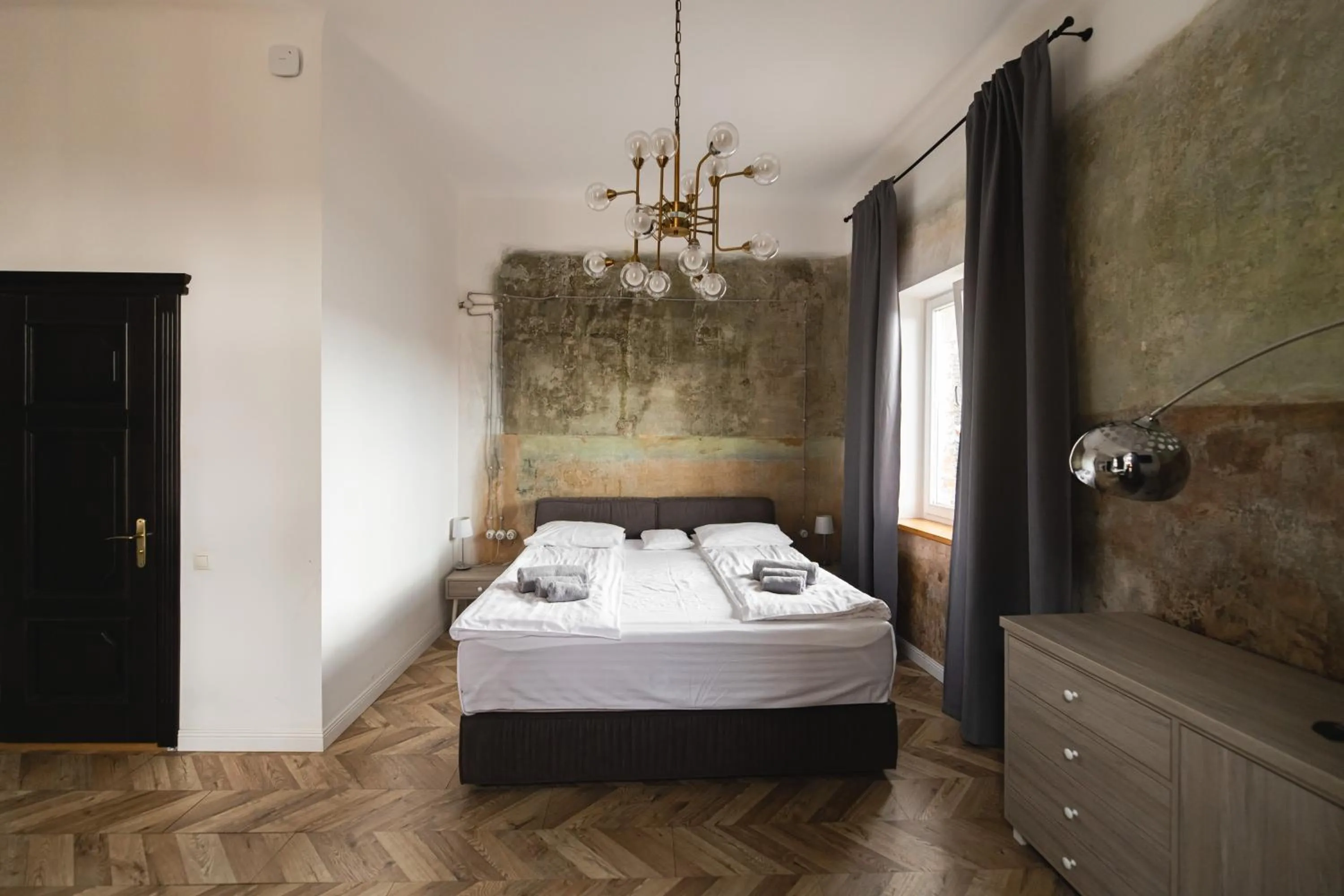 Bed in Apartments JustLvivIt at the Rynok Square
