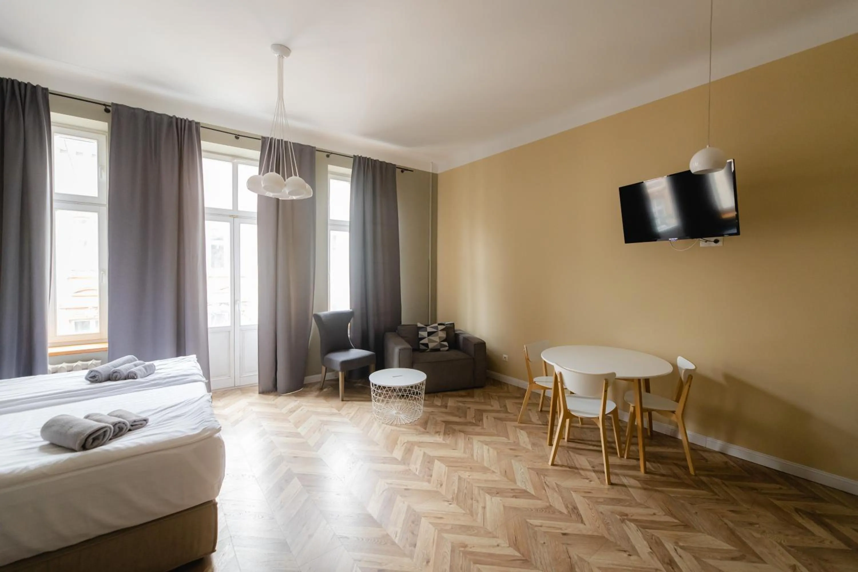 Bed in Apartments JustLvivIt at the Rynok Square