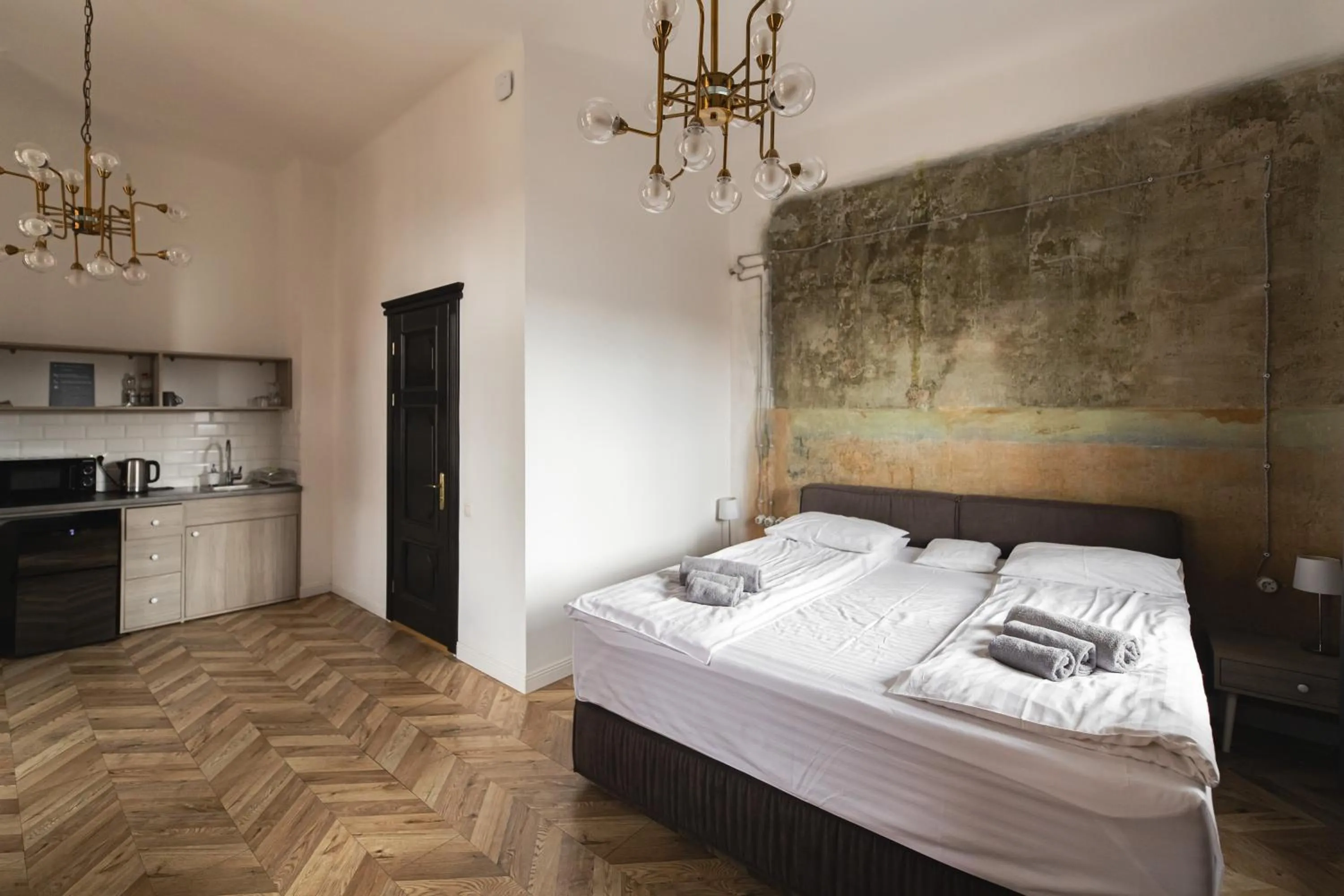 Bed in Apartments JustLvivIt at the Rynok Square