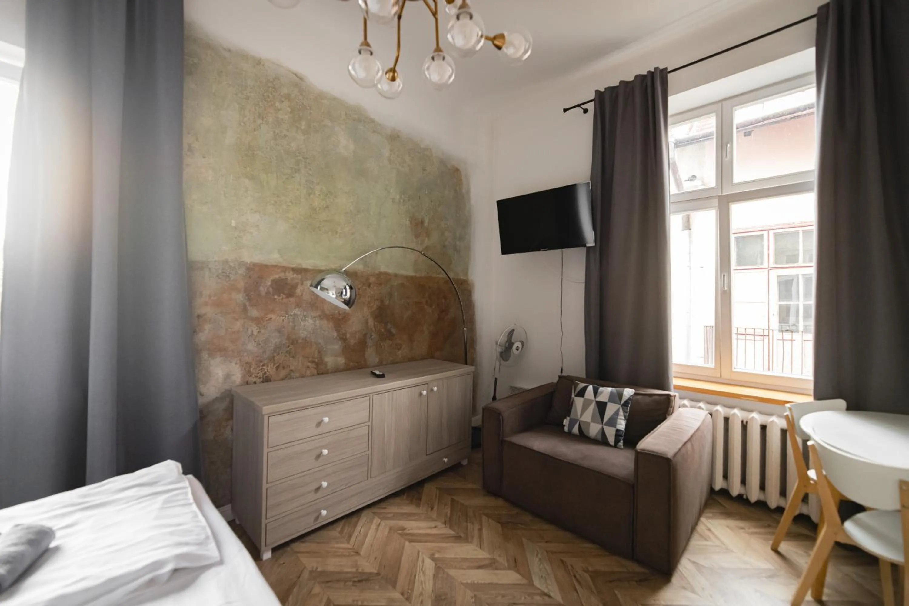 Bed in Apartments JustLvivIt at the Rynok Square
