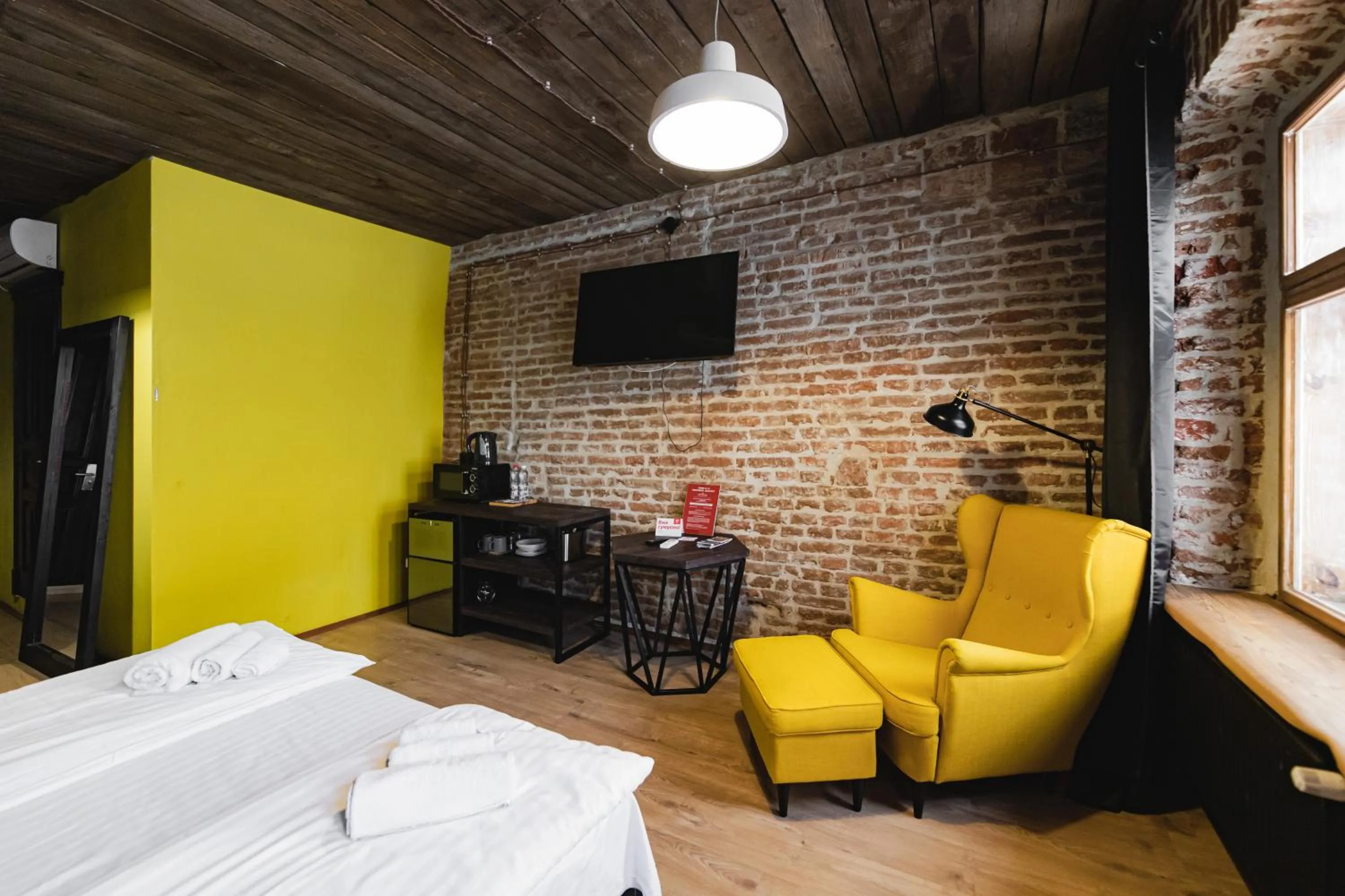 Bed in Apartments JustLvivIt at the Rynok Square