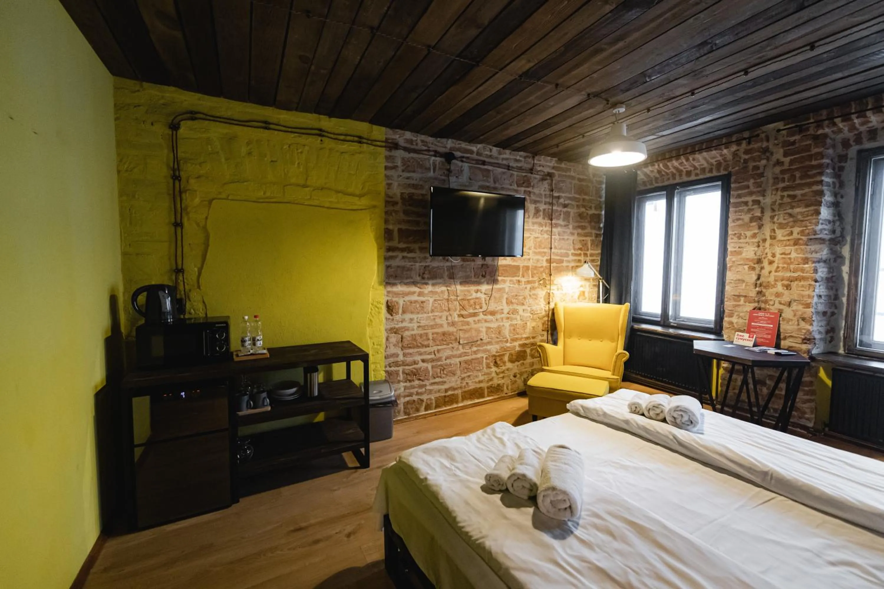 Bed in Apartments JustLvivIt at the Rynok Square